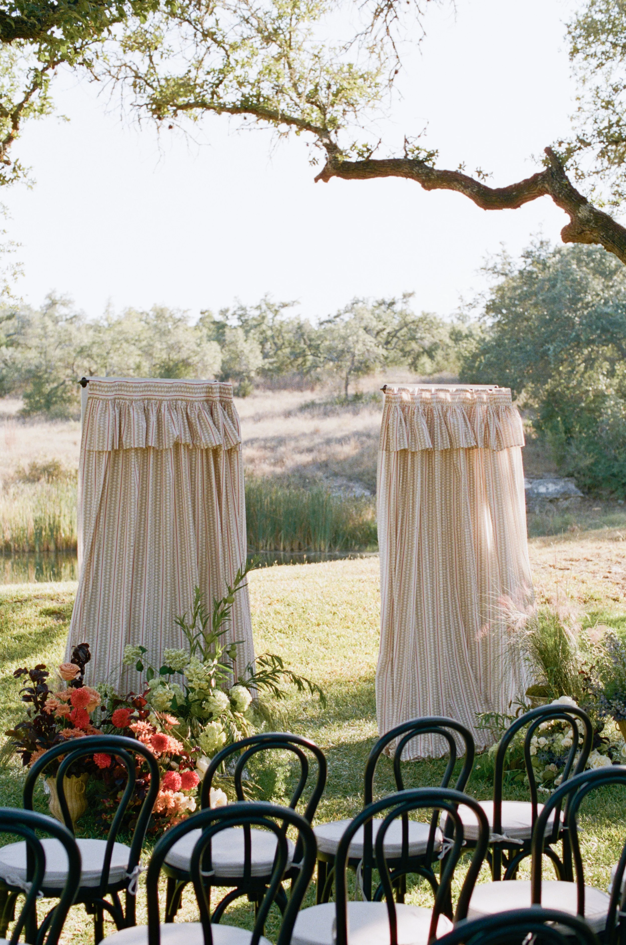 Addison-Grove-Austin-Texas-LBV-Design-House-Autumn-Cottage-Romantic-Elevated-Organic-Editorial-Wedding-Photographer-Luxury-High-End-Film-Analog-Intimate-Documentary-Fashion-Forward-24.jpg