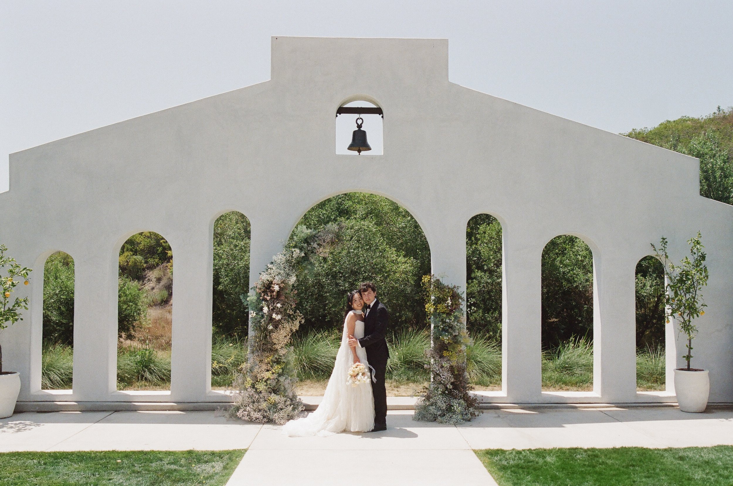 Jeune-perche-wedding-photographer-san-diego-fallbrook-california-documentary-luxury-editorial-elevated-fashion-whimsical-timeless-candid-film-analog-high-end-effortless-wedding-photos-070.jpg