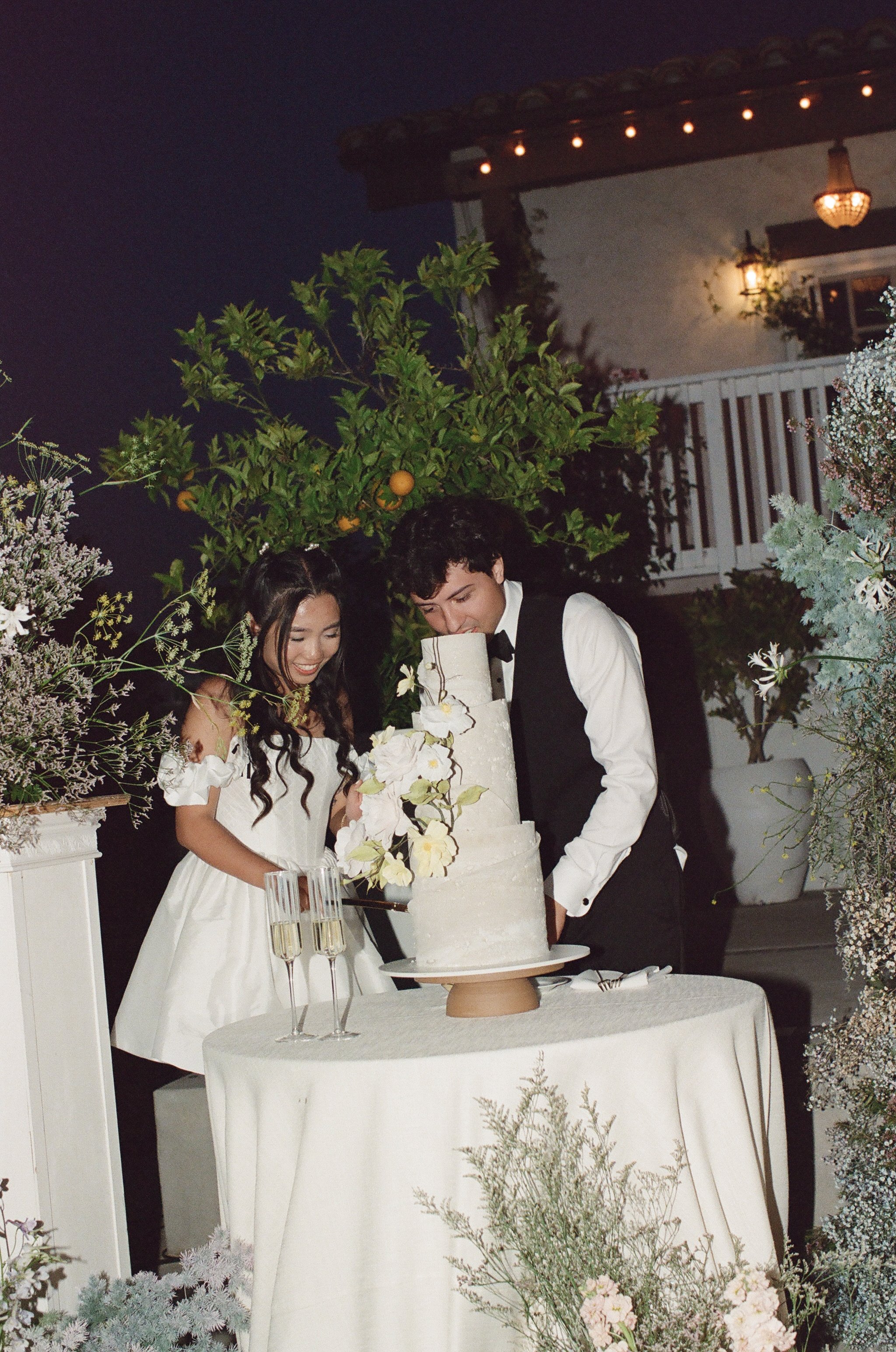 Jeune-perche-wedding-photographer-san-diego-fallbrook-california-documentary-luxury-editorial-elevated-fashion-whimsical-timeless-candid-film-analog-high-end-effortless-wedding-photos-225.jpg