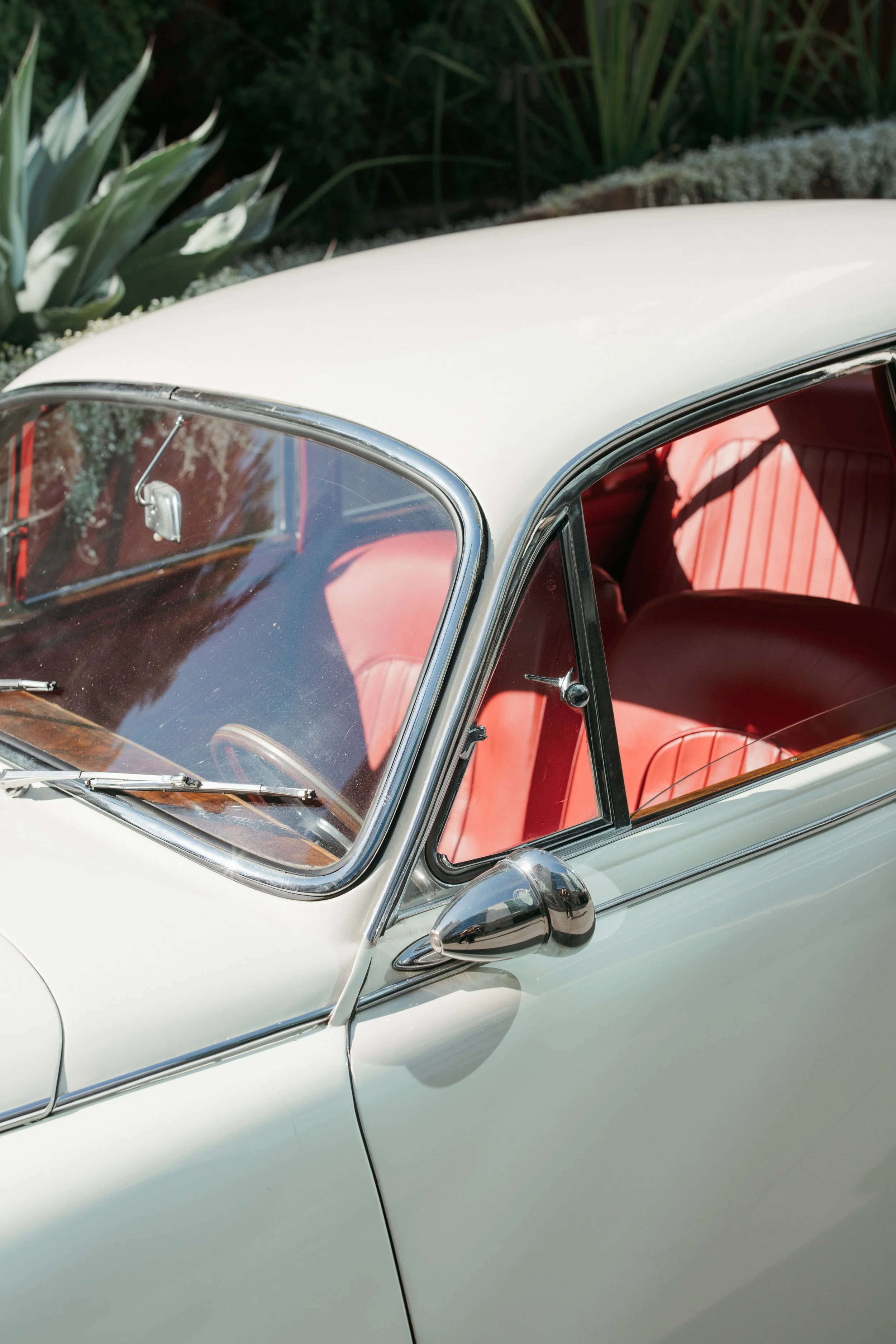 High fashion wedding at The Loren Hotel Austin Texas — K Laine Co, Remi and Gold florals, editorial photography by Lauren Nicole Photo
