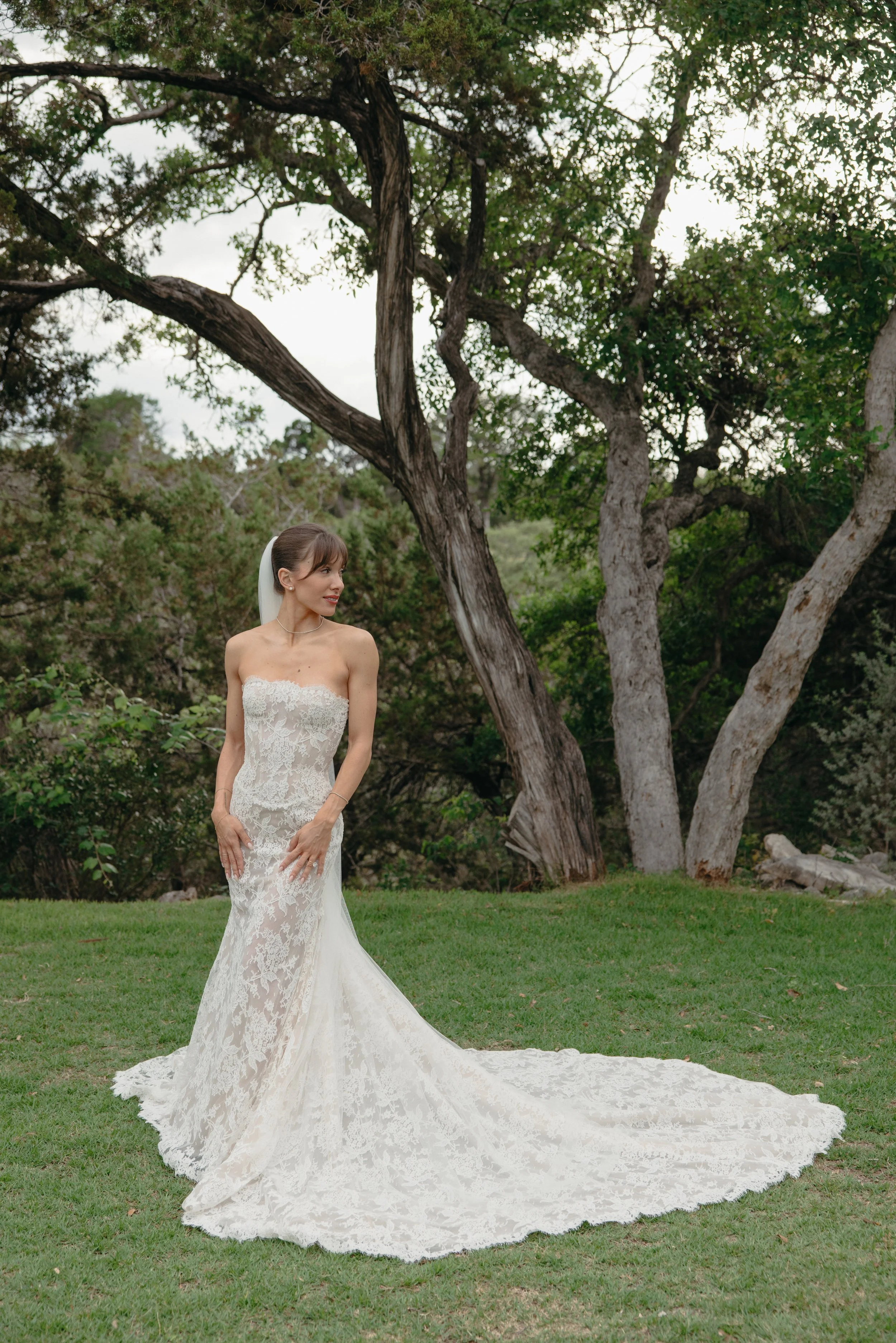 Videre-Estate-Austin-Texas-Wedding-Photographer-Dana-Harel-Design-Kentucky-Derby-Black-White-Attire-Christian-Louboutin-Minimal-Florals-Drapery-Romantic-Classy-Luxury-Editorial-Film-Candid-Documentary-022.jpg