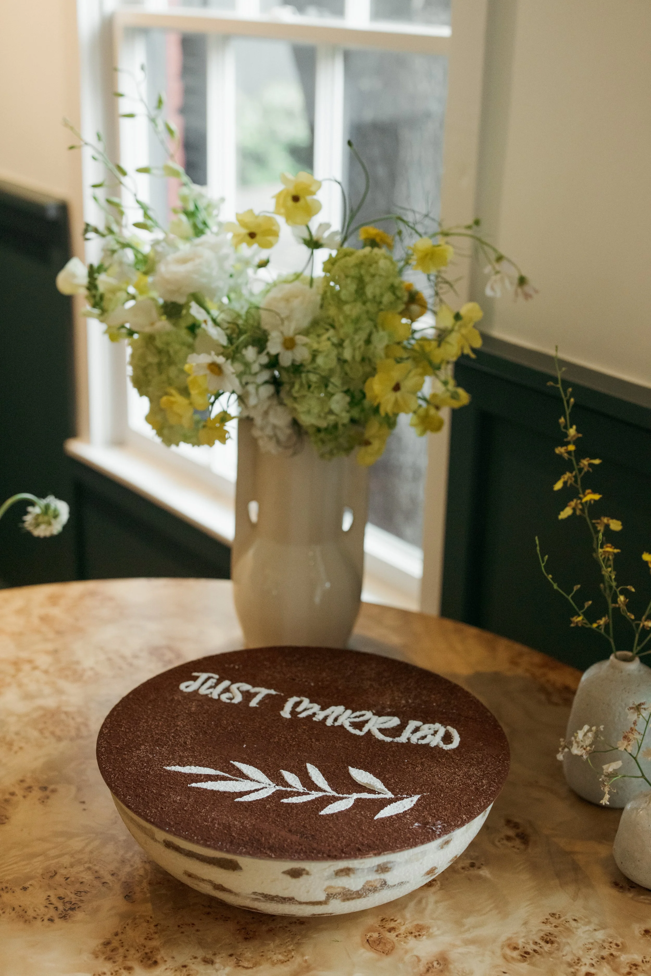 Loren Hotel wedding reception florals by Remi and Gold, Austin Texas — documentary photography by Lauren Nicole Photo