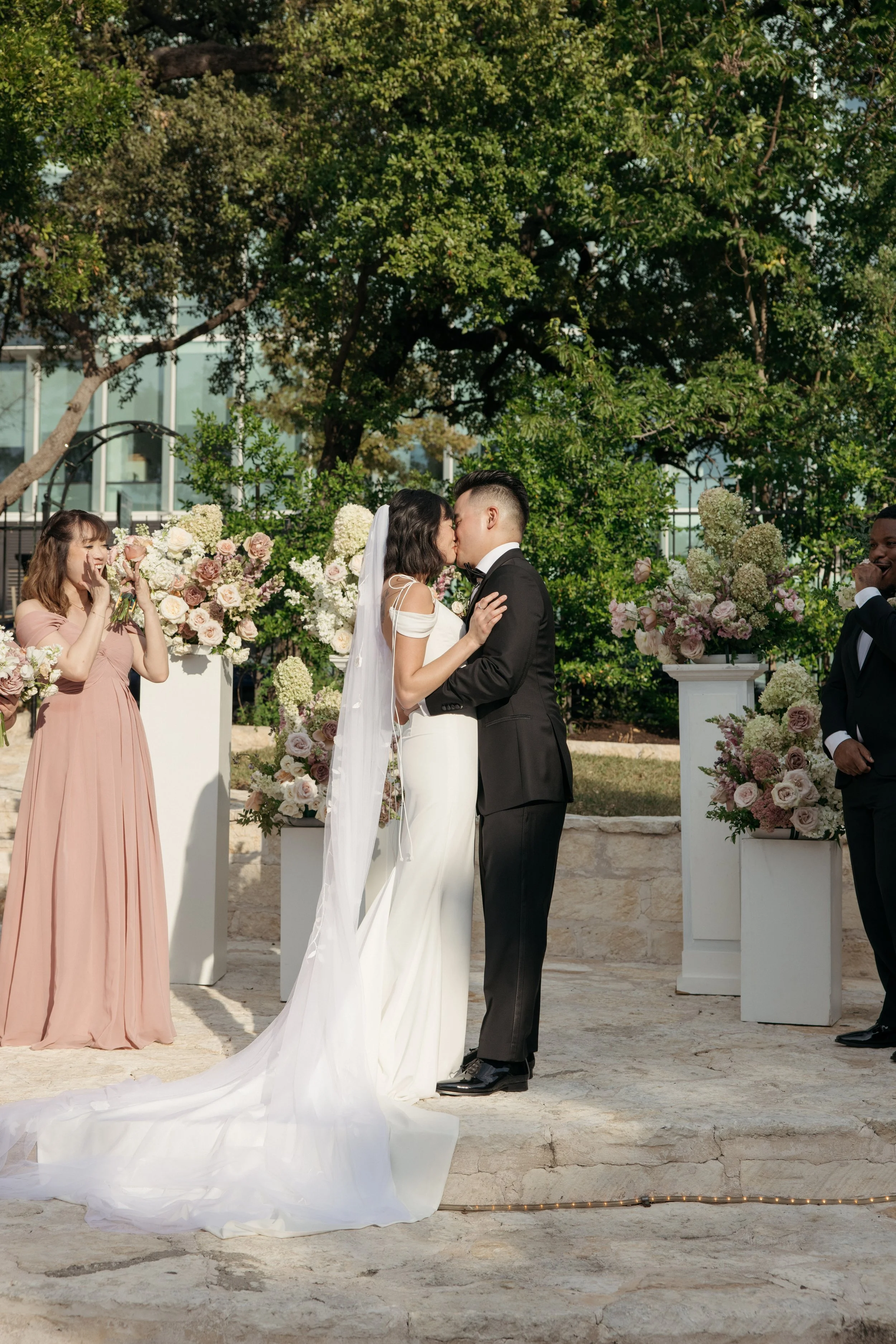 The-Allan-House-Wedding-Photographer-Luxury-High-End-Documentary-Candid-Film-Elegant-Timeless-Editorial-Asian-Vietnamese-Modern-Wedding-Pride-Prejudice-Austin-Texas-54.jpg