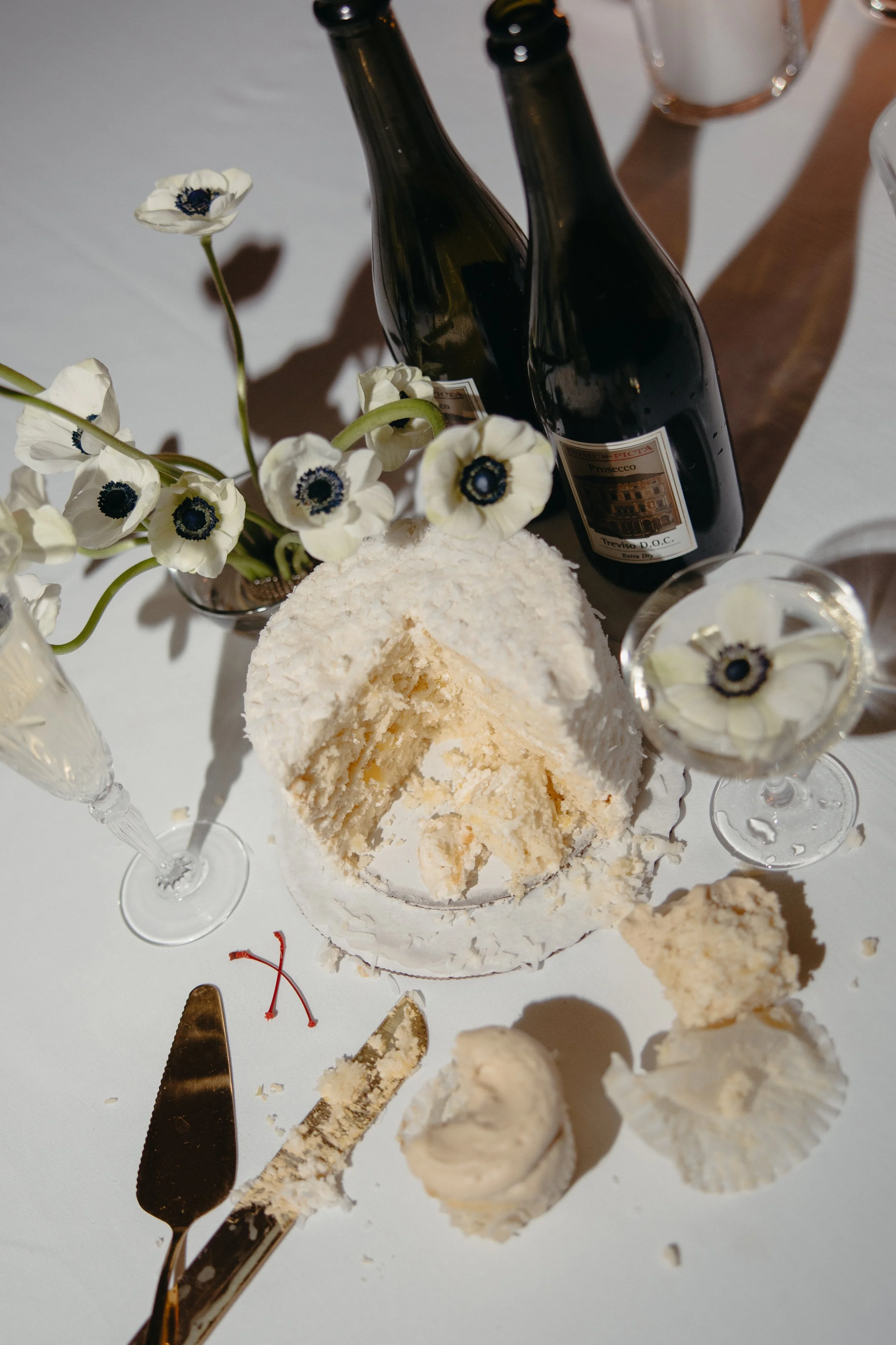Videre-Estate-Austin-Texas-Wedding-Photographer-Dana-Harel-Design-Kentucky-Derby-Black-White-Attire-Christian-Louboutin-Minimal-Florals-Drapery-Romantic-Classy-Luxury-Editorial-Film-Candid-Documentary-096.jpg