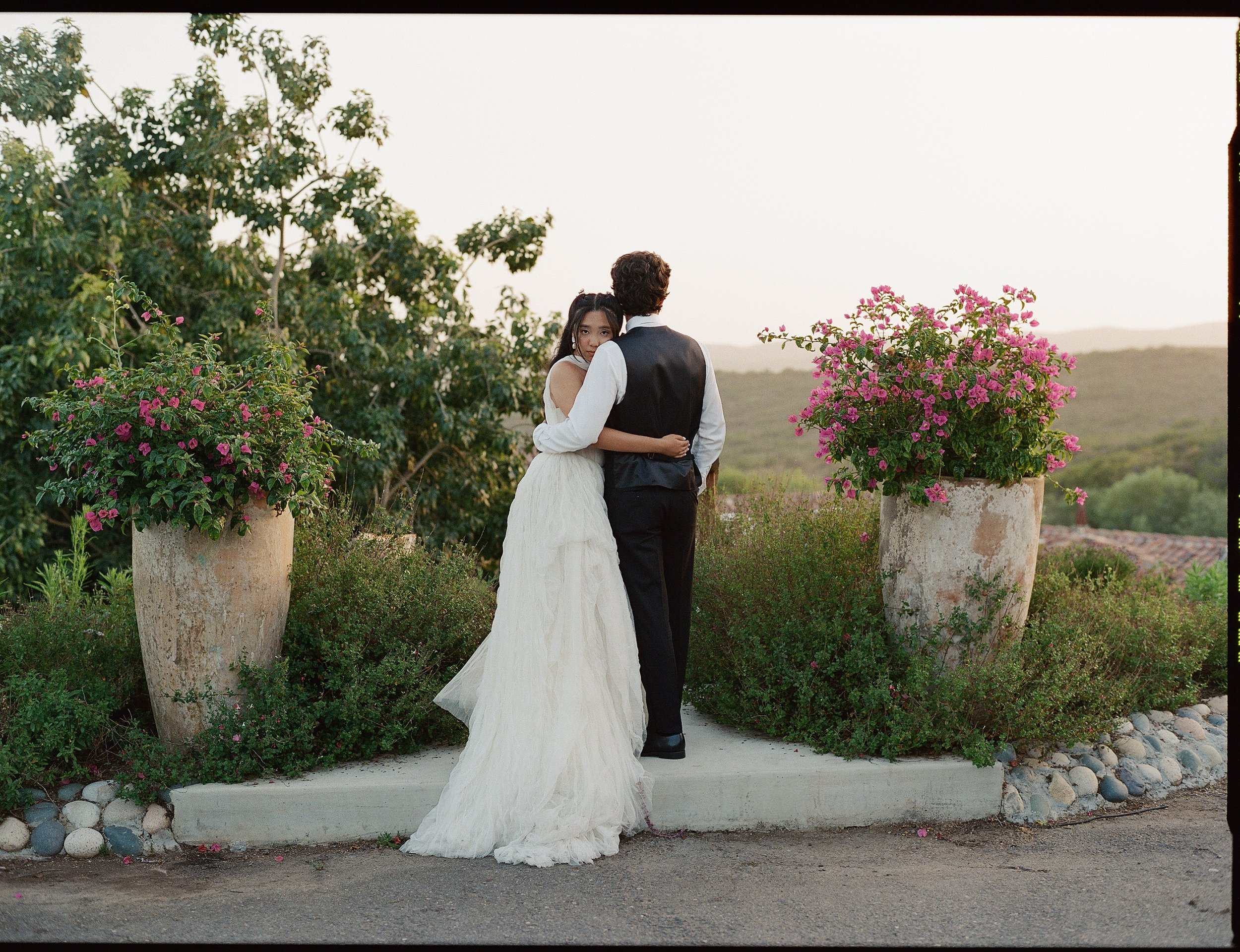 Jeune-perche-wedding-photographer-san-diego-fallbrook-california-documentary-luxury-editorial-elevated-fashion-whimsical-timeless-candid-film-analog-high-end-effortless-wedding-photos-214.jpg