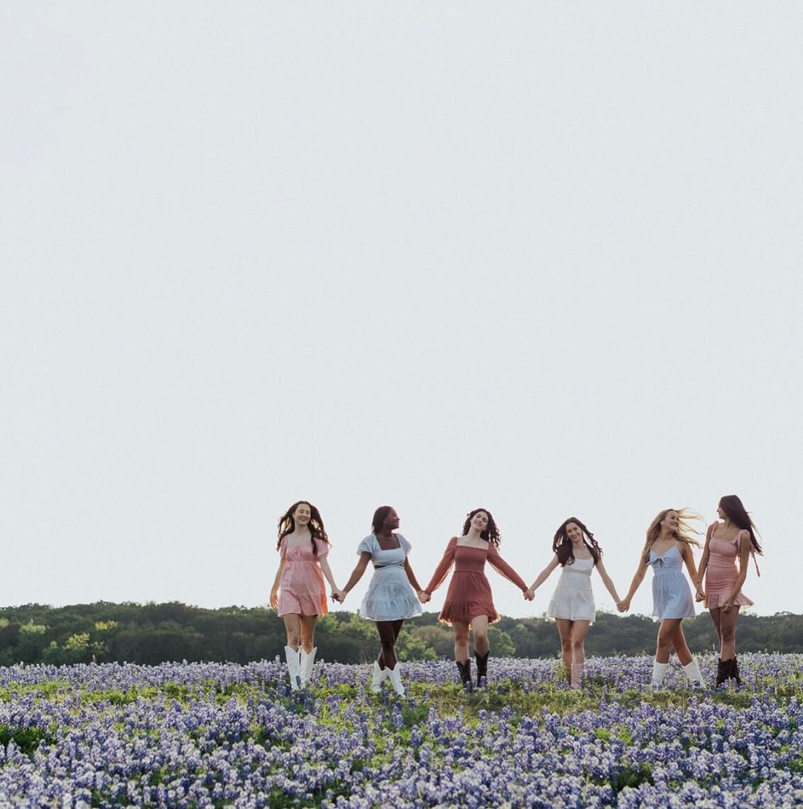 Friendship is the very best gift 💝 

#momentcapturer #austinphotographer #bluebonnetseason #texasphotographer #friendship