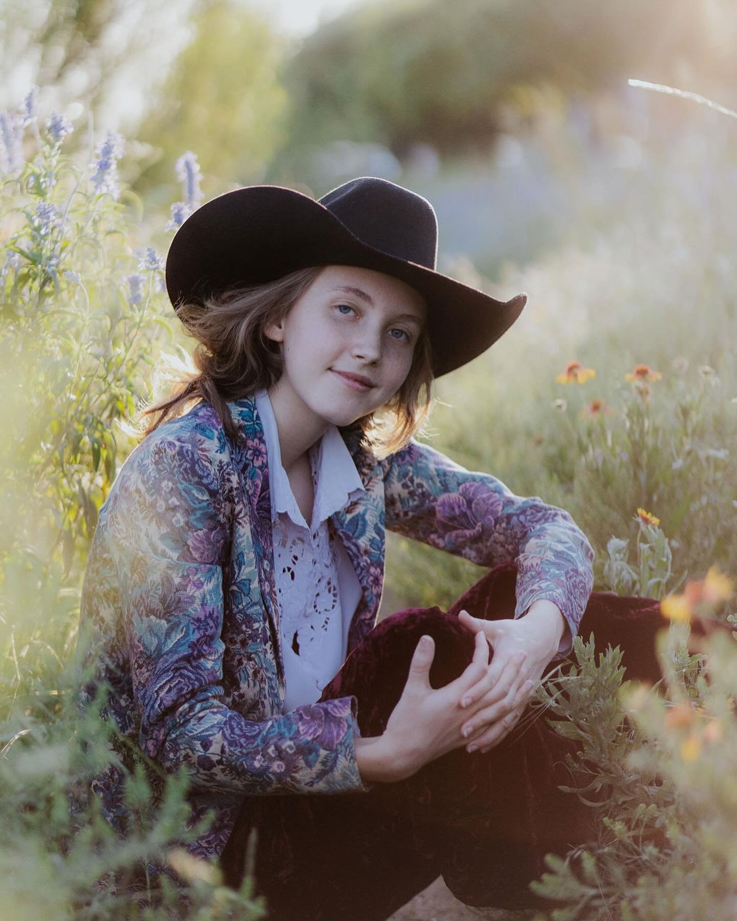 🎨They are painting their world in canvases, one brushstroke at a time! 

🎓conGRADulations Danny, the world is your canvas, can&rsquo;t wait see all that you create! 

#senior2024 #classof2024 #seniorportraits 
#austinphotographer #naturallightphoto