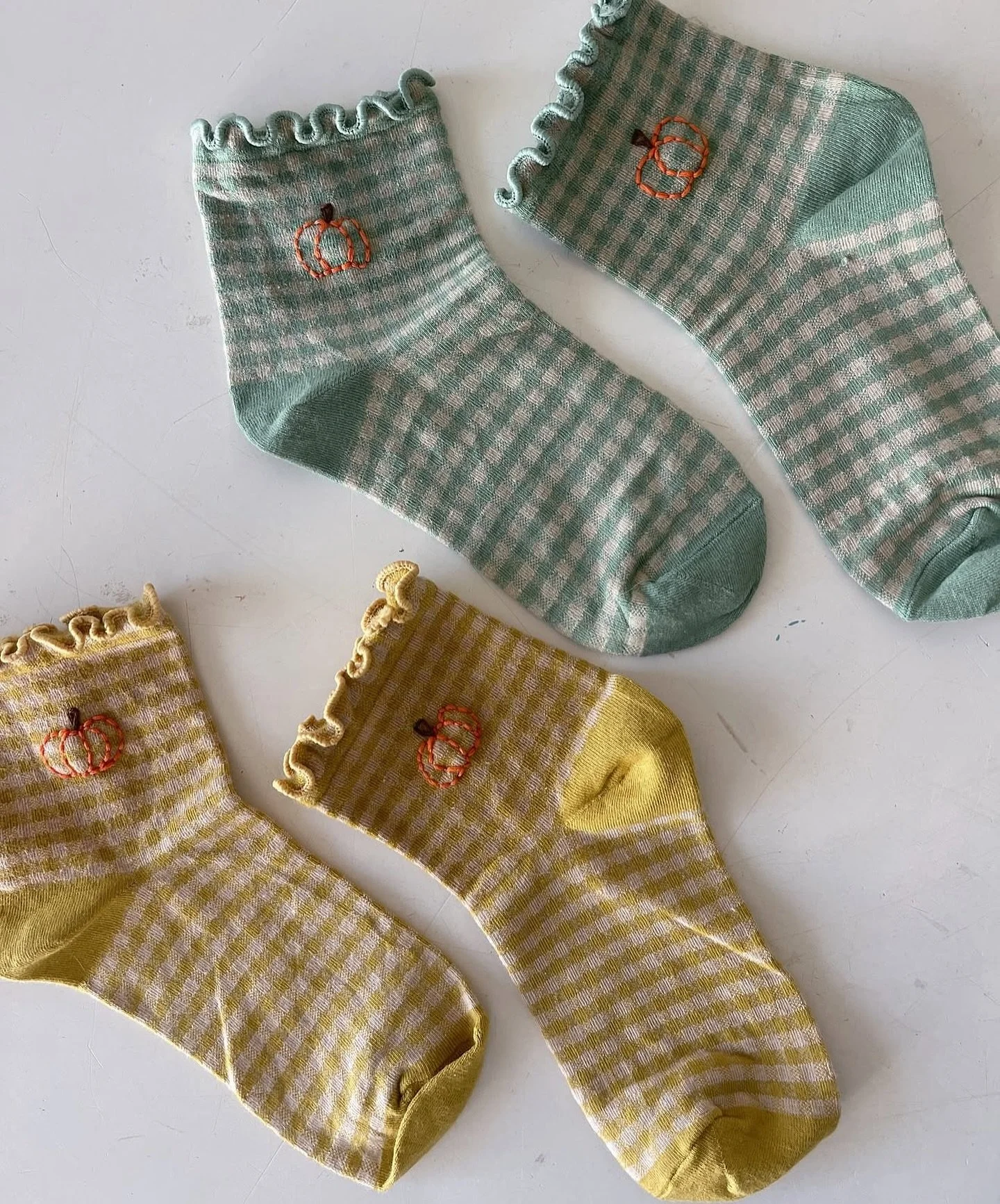 raise your hand if you&rsquo;re ready for cozy socks &amp; pumpkin pie ✋

#stitch #stitched #stitchbygkw #stitchedwithlove #handembroidered #cusotm #customized #handstitched #embroidery #embroider #embroidered #customembroidered #ontheroad #adventure