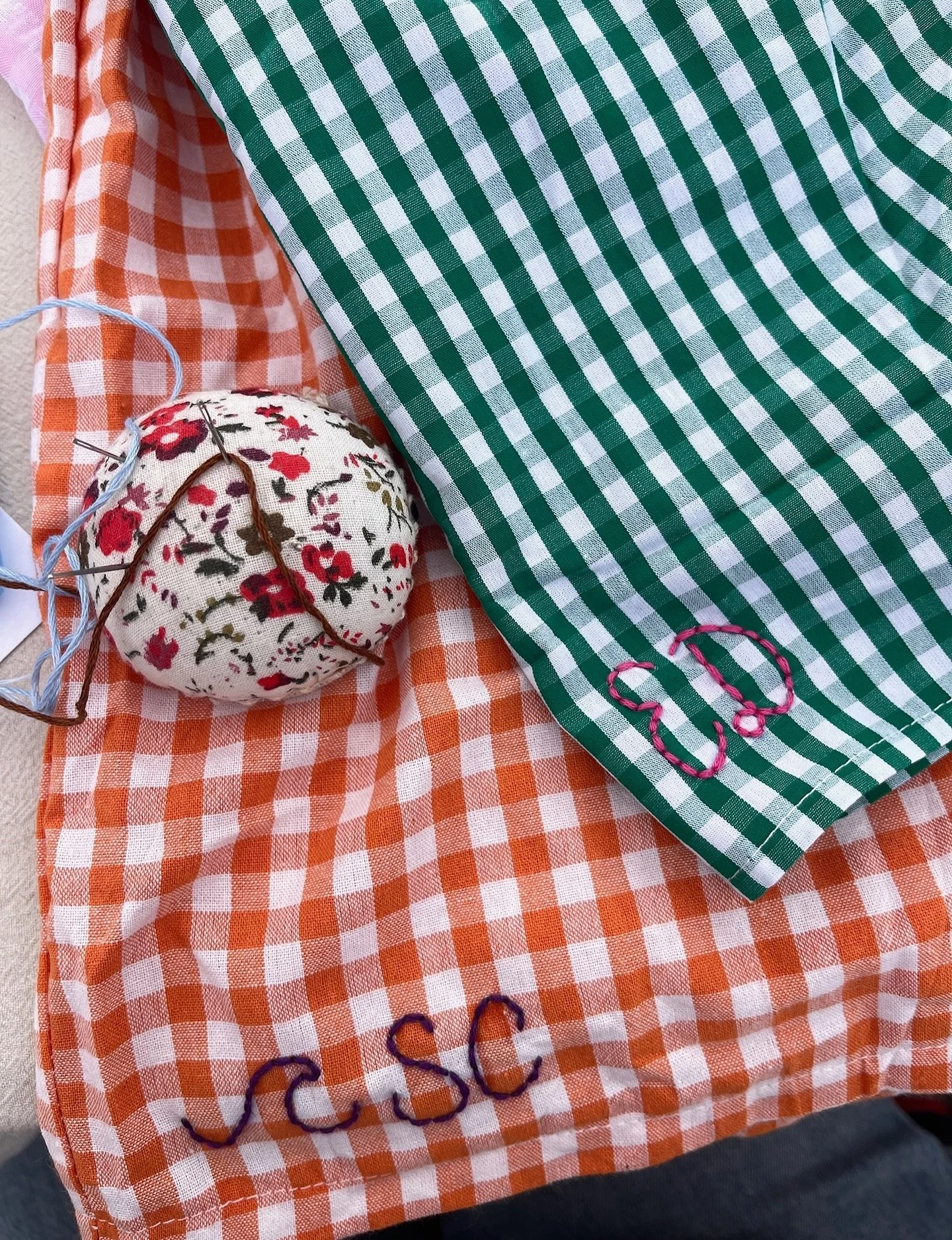 stitched for you with oh so much love 🧵🪡

#stitch #stitched #stitchbygkw #stitchedwithlove #handembroidered #cusotm #customized #handstitched #embroidery #embroider #embroidered #customembroidered #ontheroad #adventure #totebag #farmersmarkettote #