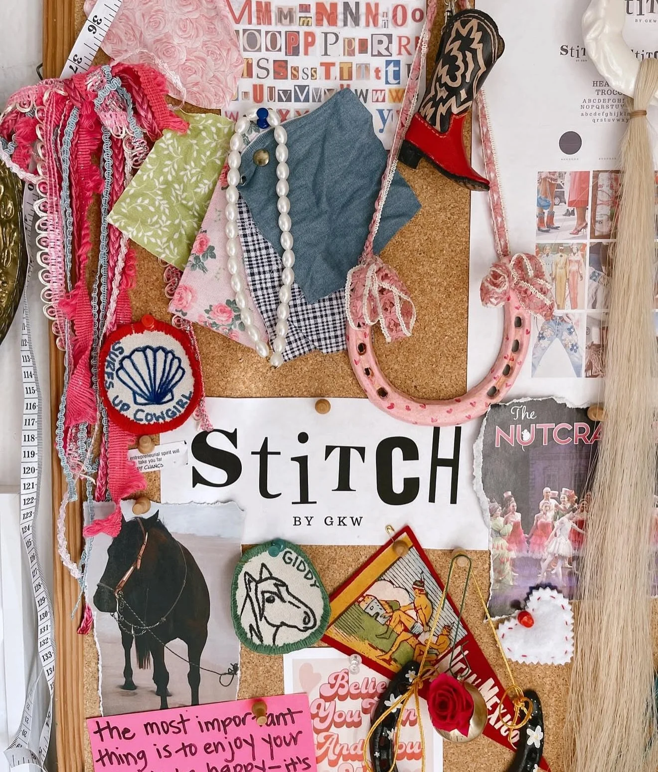giddy up ya&rsquo;ll, it&rsquo;s the year of the horse! 🐎🐎

saddle up and get ready for adventure with your favorite @stitchbygkw custom embroidered pieces by your side 

#stitchedwithlove #handstitched #handembroidered #embroidery #customebroidery