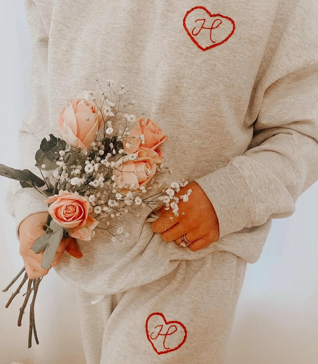 to: you
from: @stitchbygkw 
we love you!! 💋 xoxoxo

#stitchbygkw #stitchedwithlove #handstitched #handembroidered #valentinesdaygift