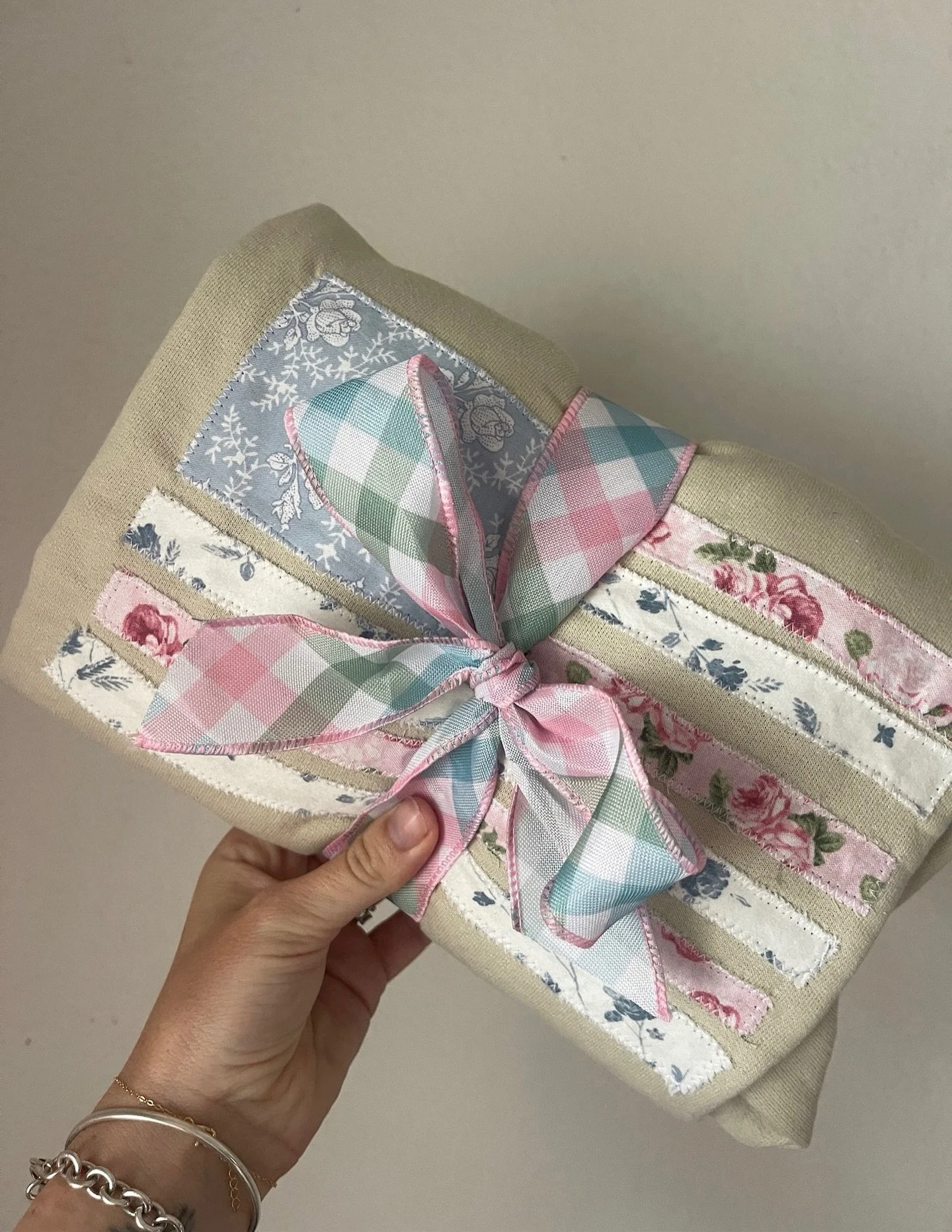 this&hellip; and some cowboy boots 💋

#handstitched #stitchbygkw #handembroidered #stitchedwithlove #americanasummer