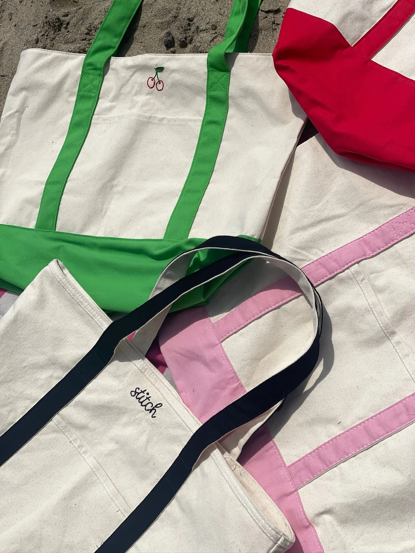 boat n&rsquo; tote &amp; stitched with love ☀️