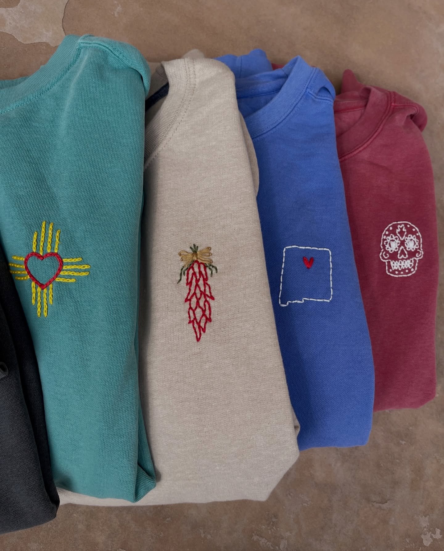 south western 🐂☀️🌵🌶️

#handstitched #handembroidered #stitchbygkw #customstiched #tesuquecollection