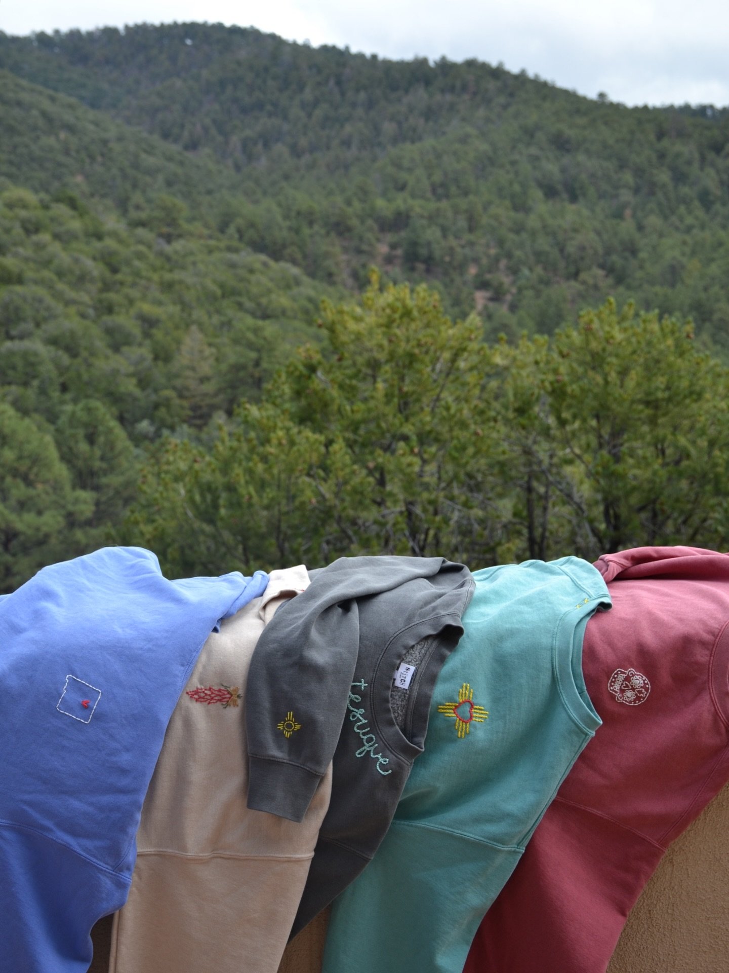 ready for wherever life&rsquo;s adventures take you in our cozy, custom crewnecks 🧵🪡

with comfort in mind, these pullovers are the perfect springtime accessory to tie around your waist for day adventuring, and throw on over your tee and jeans for 