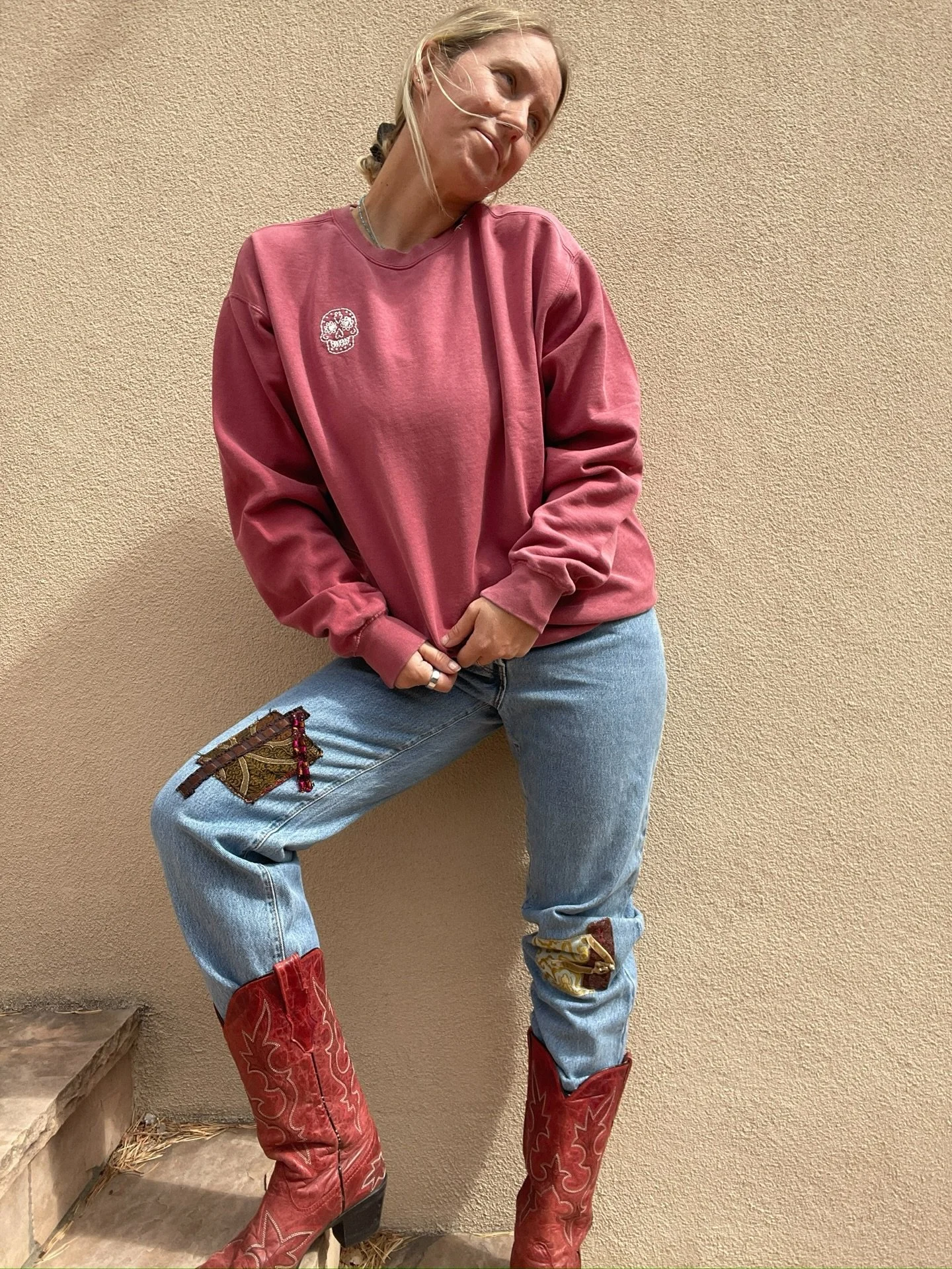 cozy, custom farmers market weekend in New Mexico 🌶️

#handstitched #handembroidered #stitchbygkw #tesuquecollection #stitchedwithlove