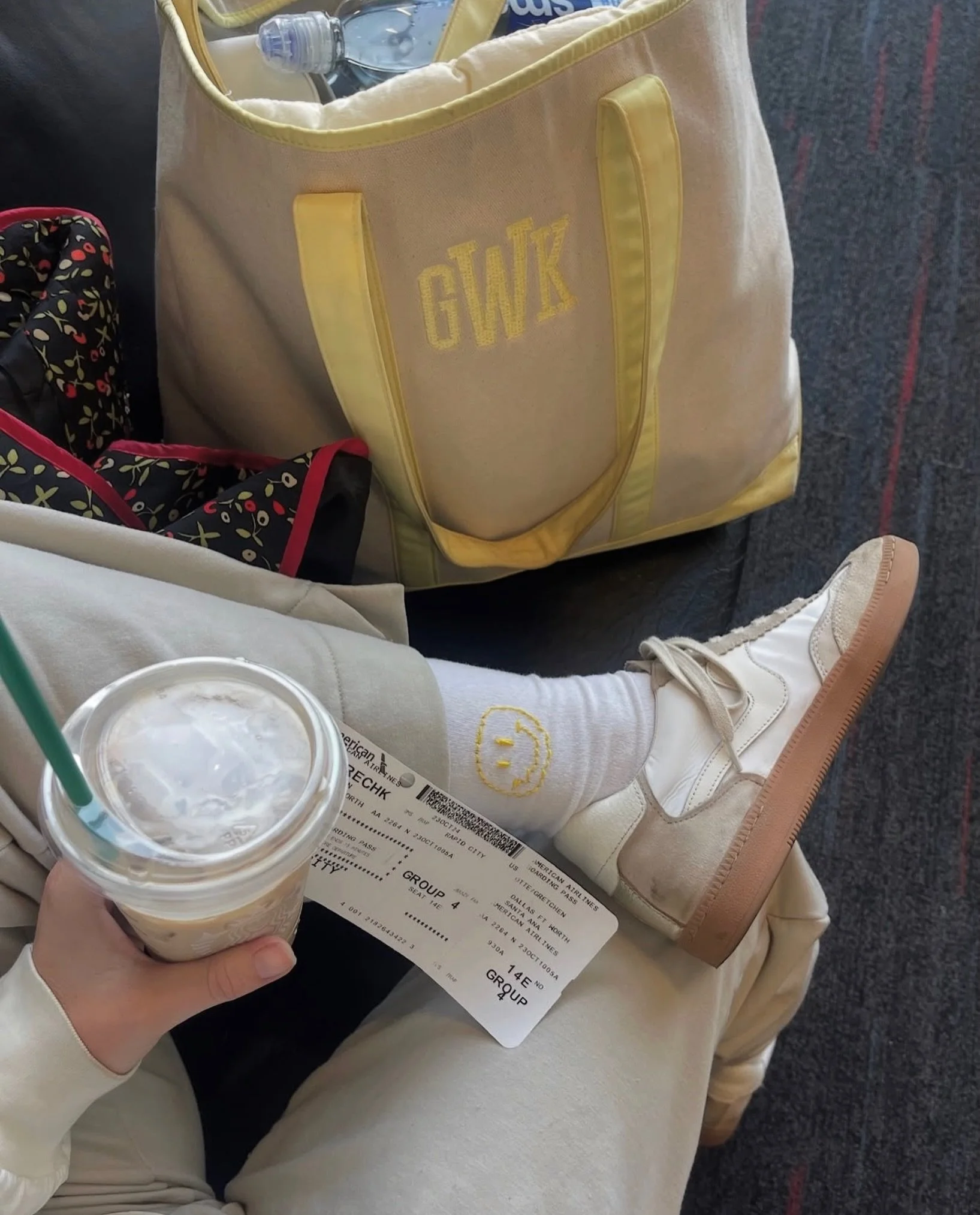 weekends with the girls in @stitchbygkw xoxox 💛 

#handembroidered #stitchbygkw #handstichedwithlove #weekendtravel #customstitched