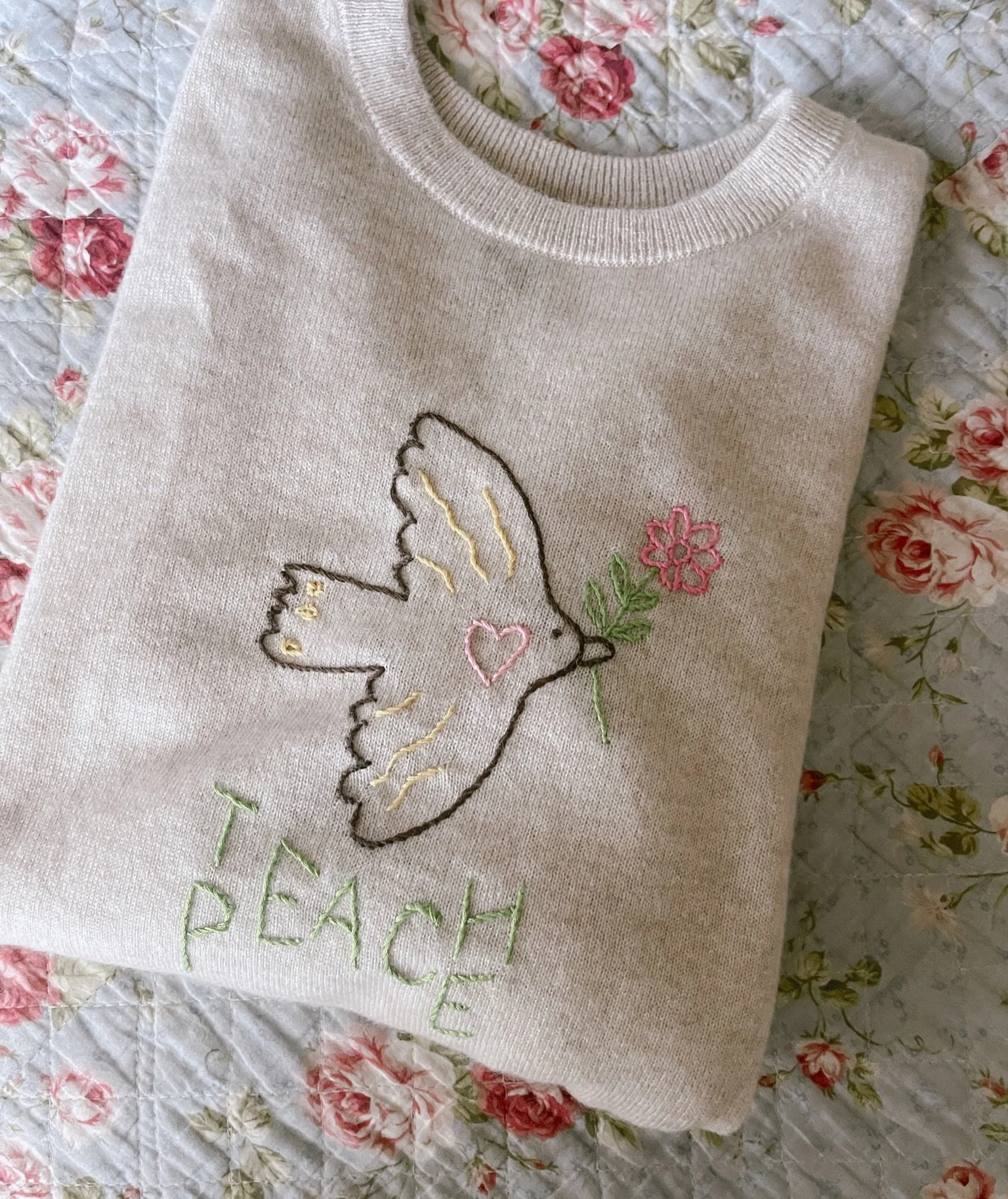 🕊️ teach peace, we&rsquo;re obsessed with this custom creation for one of our @stitchbygkw babes 

#handstitched #stitchbygkw #handembroidered #stichedwithlove #customorder