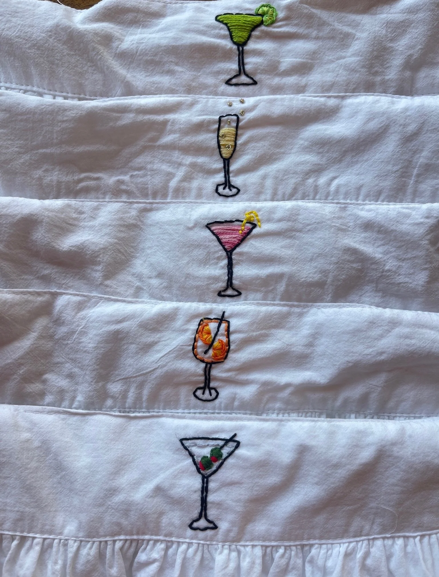 it&rsquo;s 5 o&rsquo;clock somewhere 🍸🍋🥂🍋&zwj;🟩🍾🍊🍹

#handembroidered #stitchbygkw #stitchedwithlove #customorder #handstitched