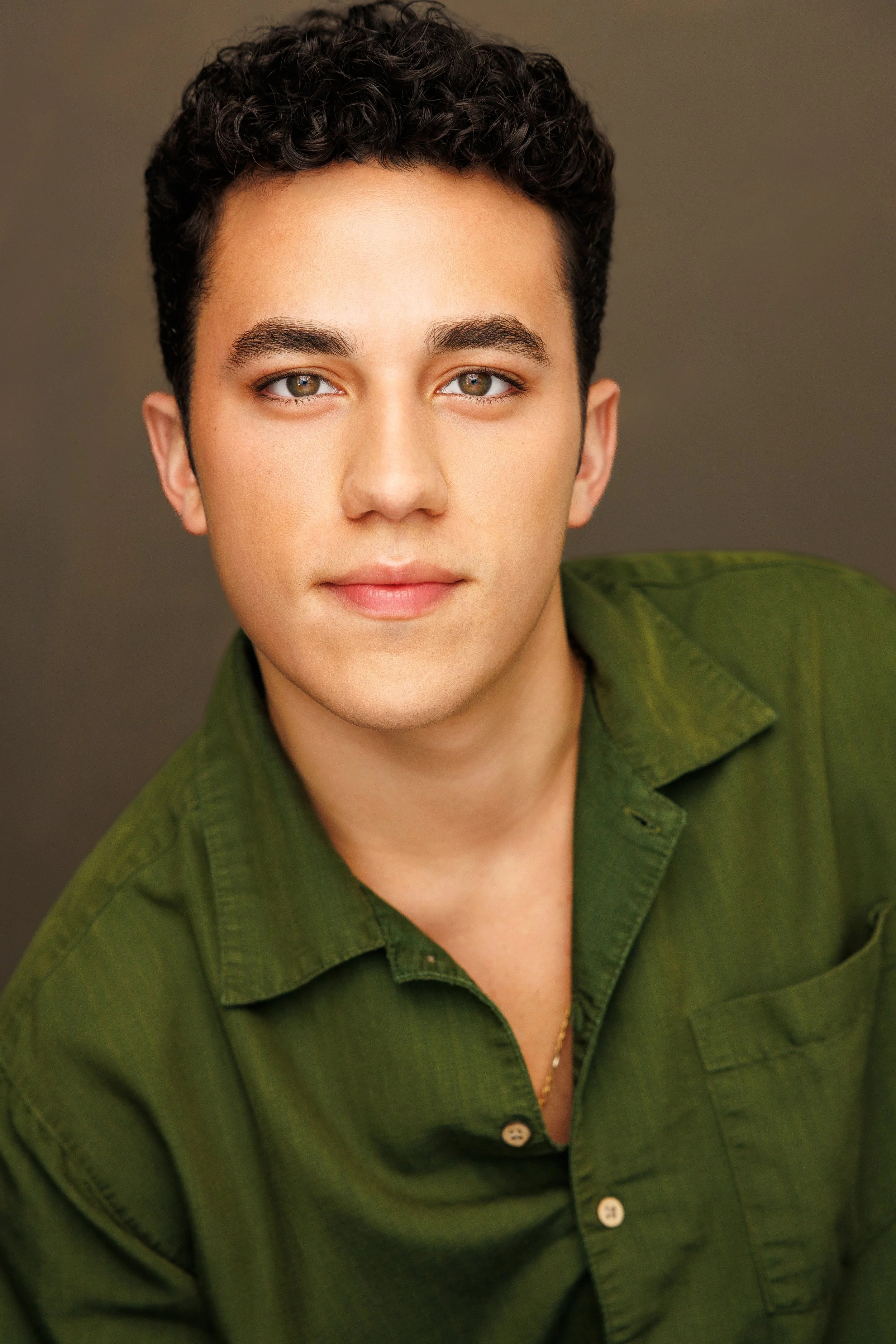 Fernando Headshot_v3 (1).jpg