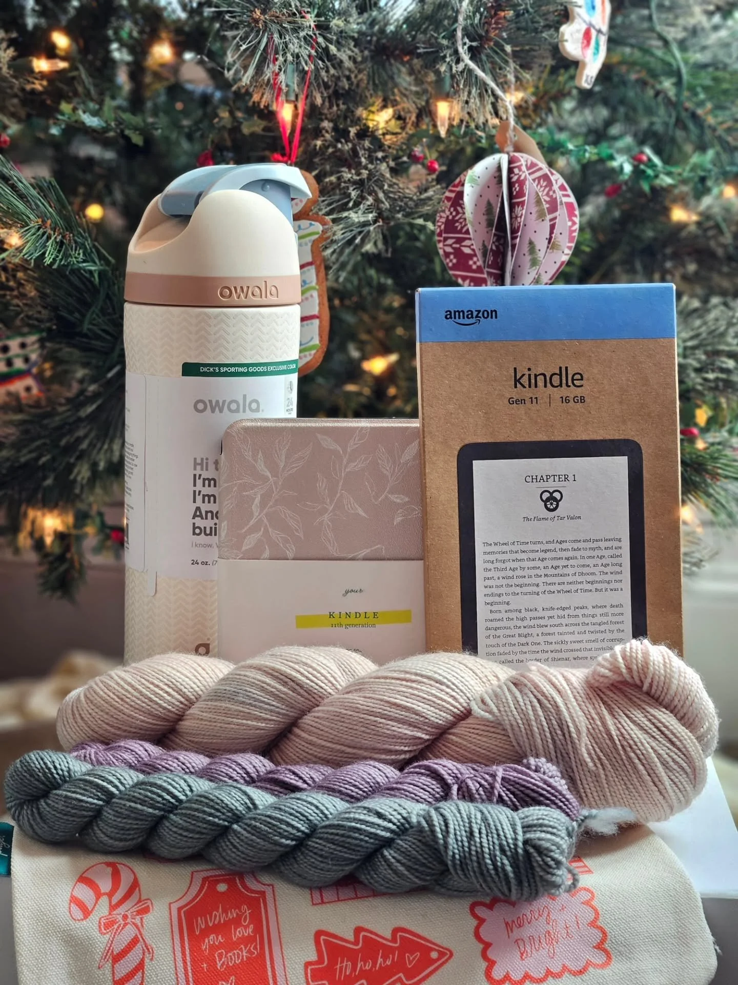 💫 G I V E A W A Y 💫

In the spirit of #givingtuesday and because I appreciate every single one of you- I've got a fabulous giveaway!

I truly have the BEST customers. You all have no idea. You all are nothing but kind, encouraging, patient, and sim