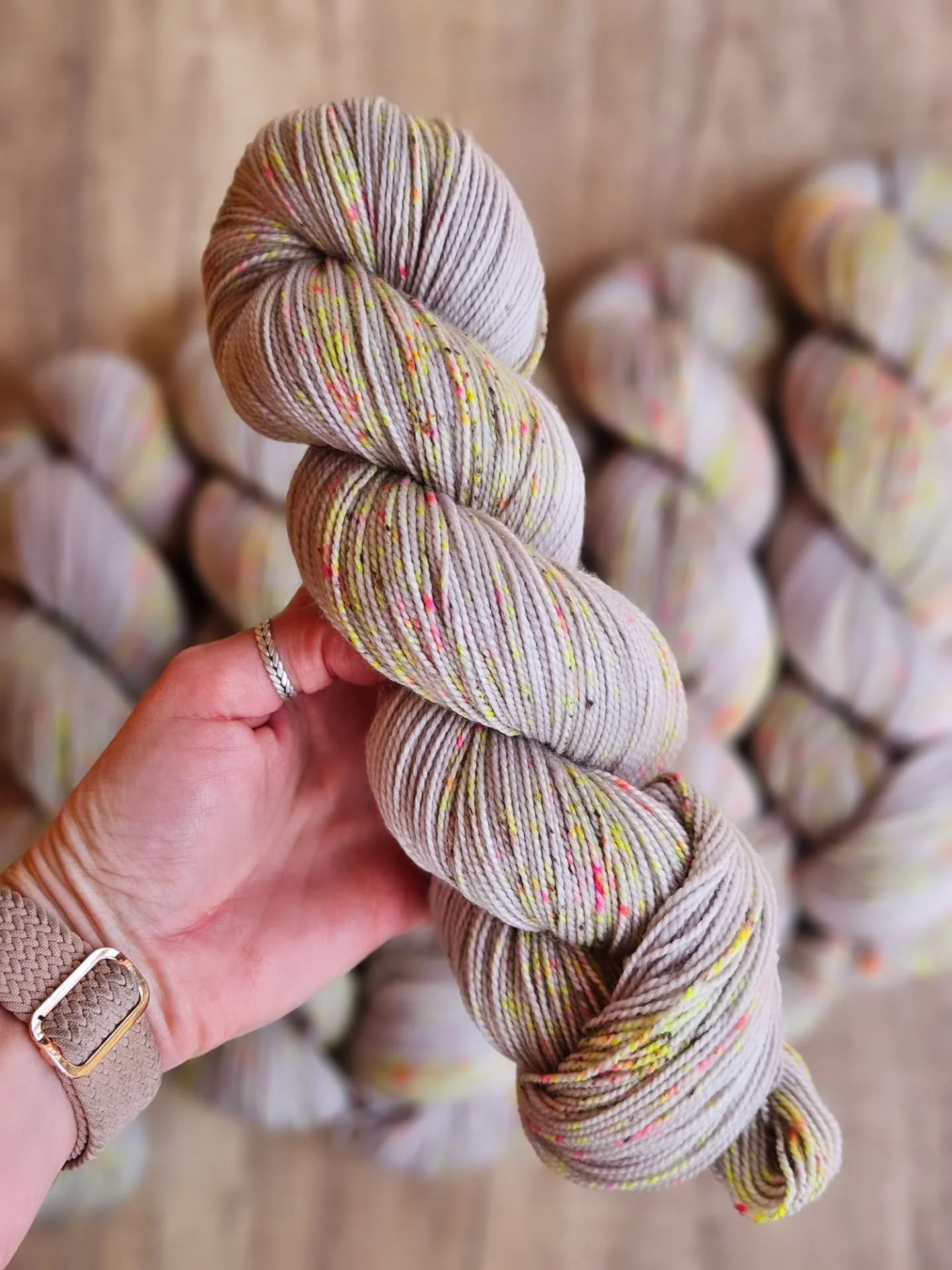 Here's another fun speckly colorway: ORANGE CRUSHING

I made a #ripplebralette out of this color ages ago and I still look at that fo and think it's so pretty. Neutral but those neon pops are everything.

Anyone have plans for #lysday? I've got a GOR