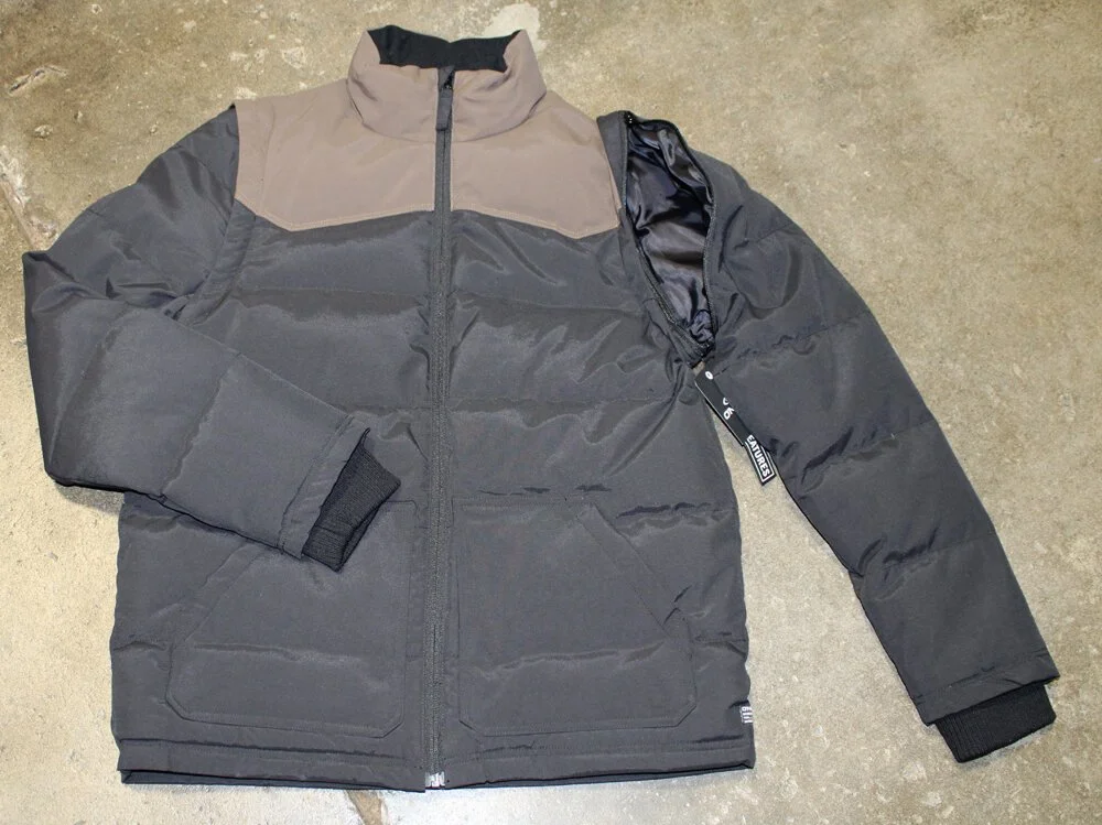 O’NEILL Sierra Quilted Jacket This is a heavy down jacket that as front zip design and high neck collar. It has polar fleece fabrication at the inner neck and removable zipper sleeves.