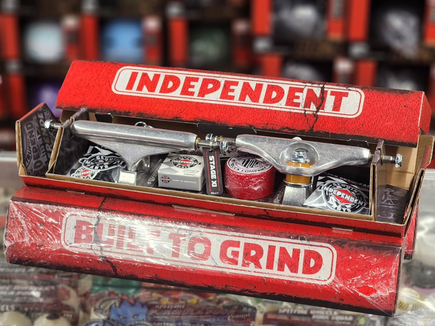 Perfect gift to find under the tree @independenttrucks Curb box set. Includes: 1 Pair of Indy trucks, 1 set Indy GPS bearings, 1 set Indy hardware, Indy BTG wax, 1 Indy axle threader, and assorted Indy stickers🤗 #independenttrucks #happyholidays
