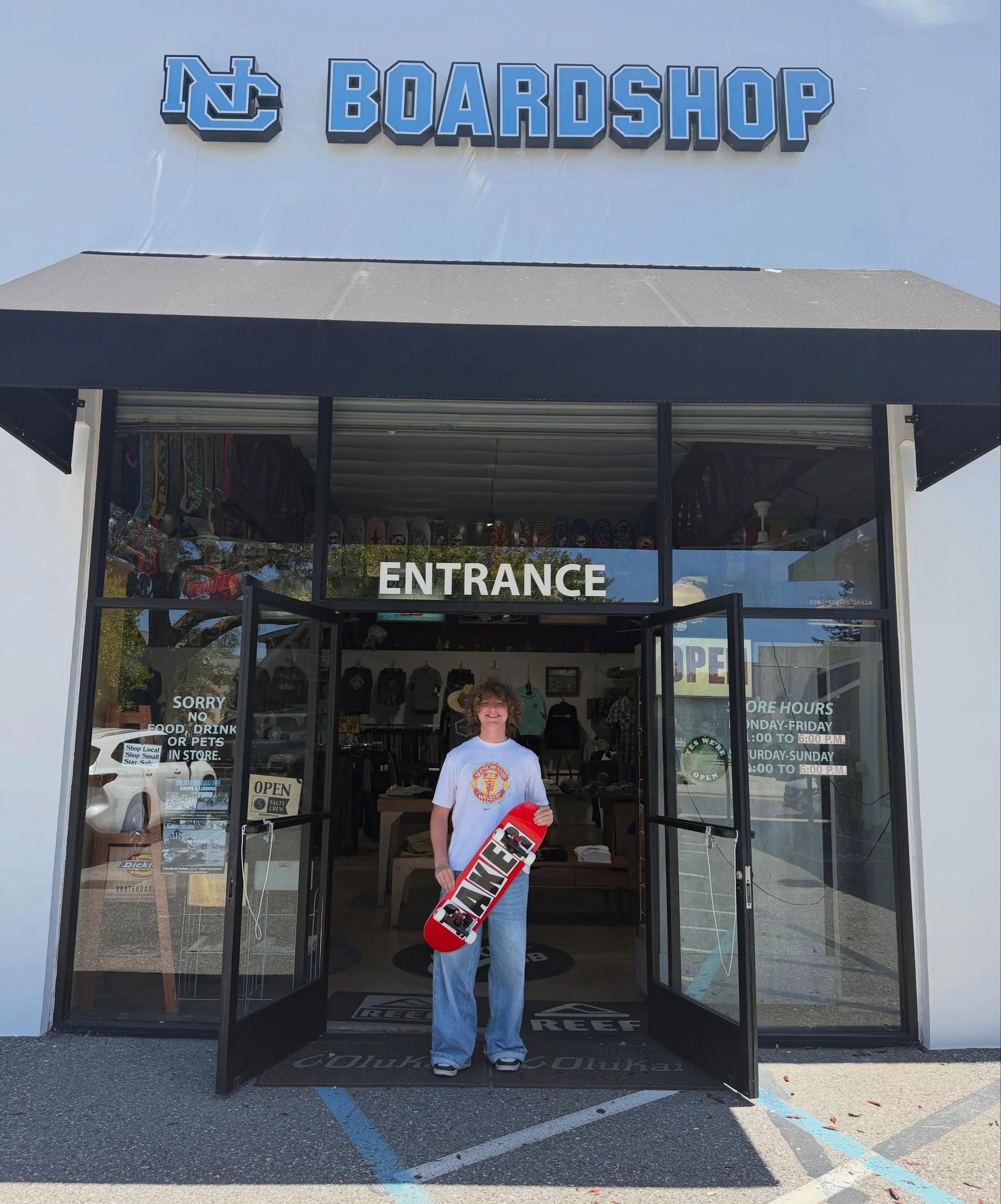 Shreddin into summer with style!!!! 

@bakerskateboards size: 8.38 
@independenttrucks size: 149
@huhbearings killer bees 
@rictawheels cloud wheels