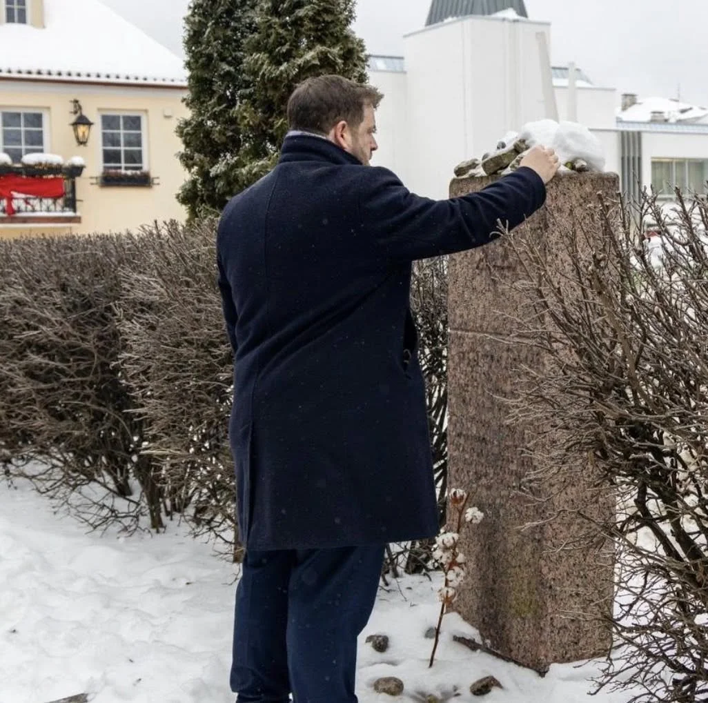 Holocaust Memorial Day | Diwrnod Atgofio yr Holocost