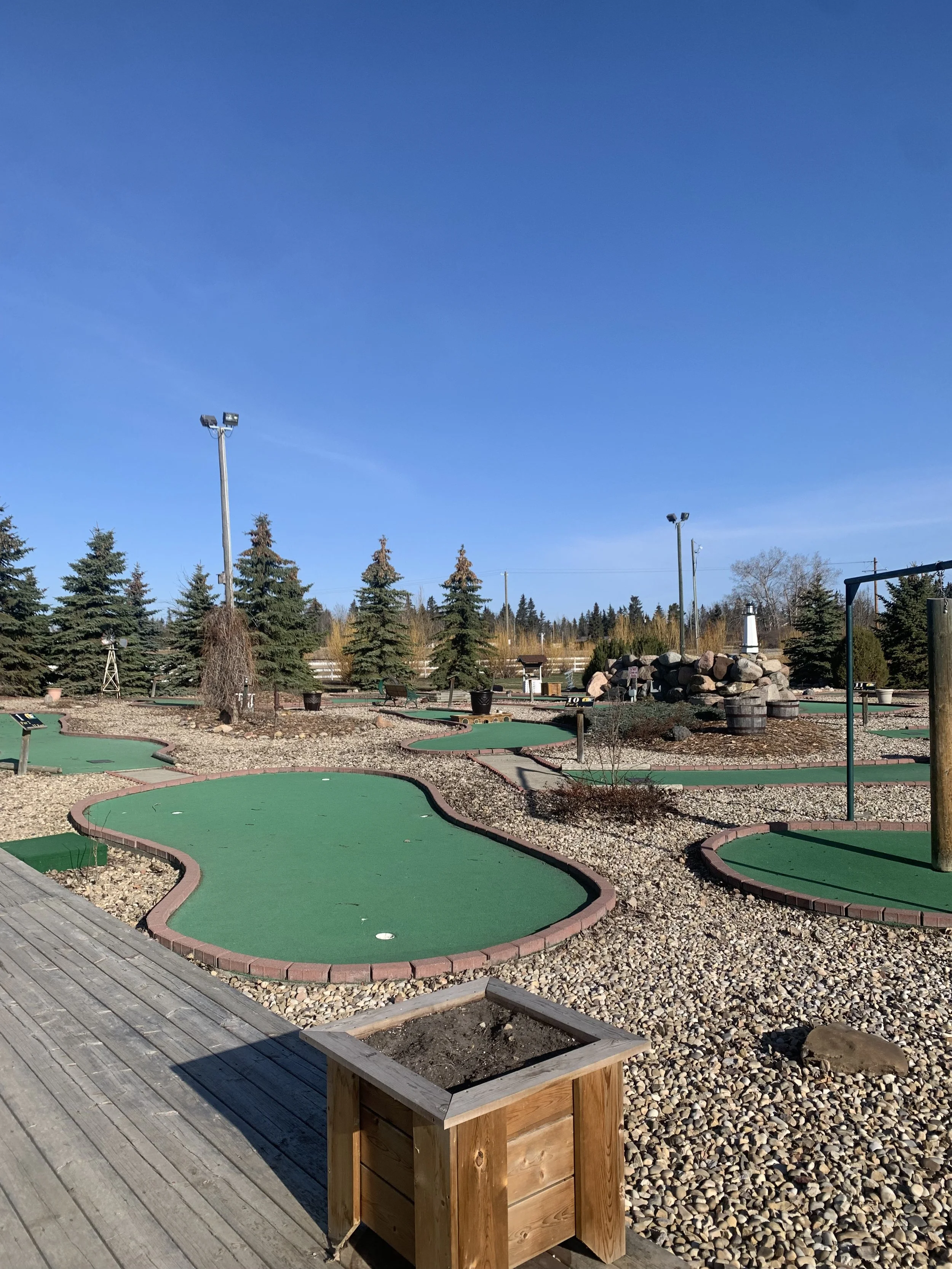 Joe's Mini Golf mini golf in Gull Lake, Alberta
