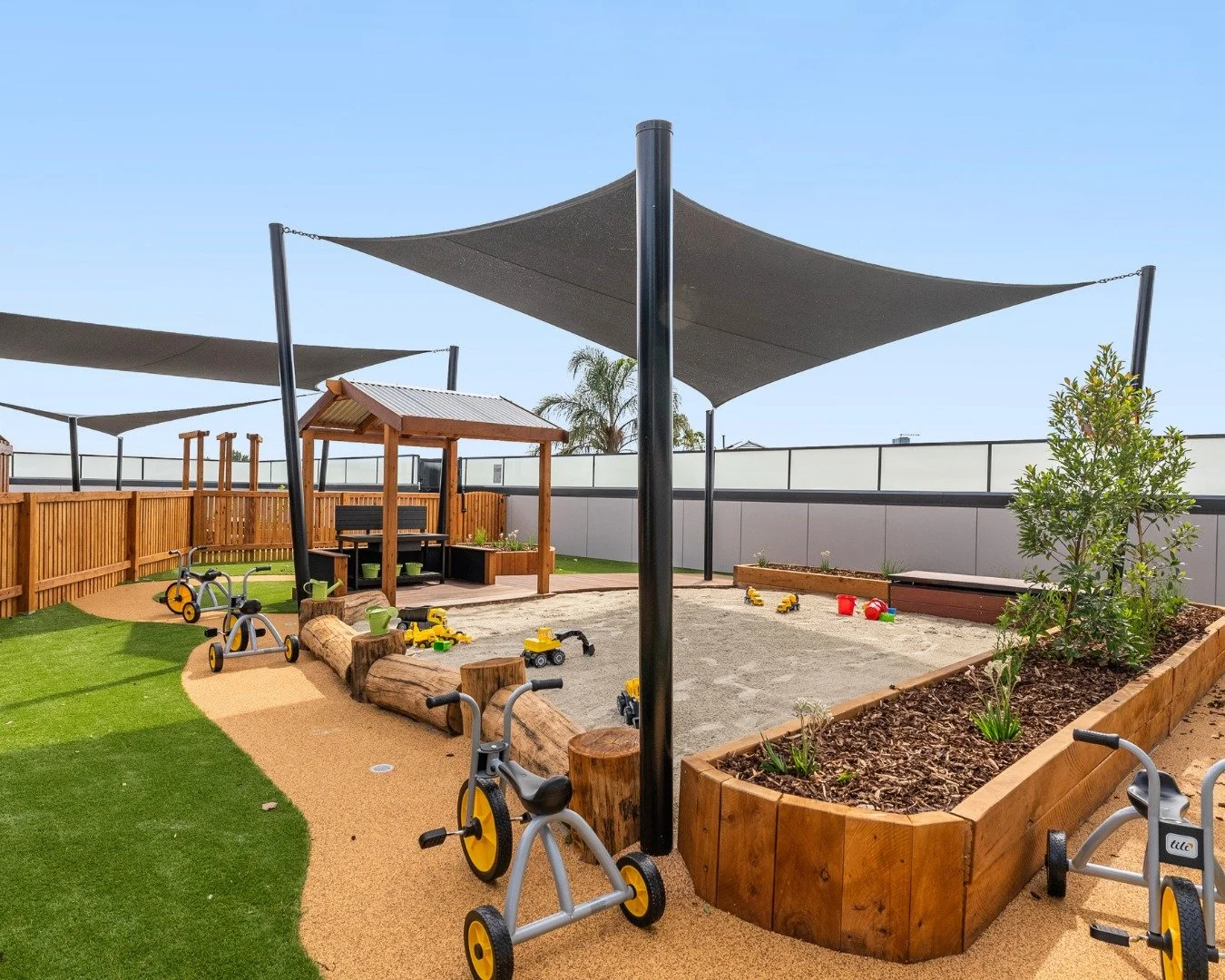 🌞 Fresh air, open spaces, and endless opportunities to explore!
Our outdoor play space is all about digging, building, riding, and discovering. From garden beds to trikes, every corner is designed for fun and learning in nature. 🌱

Chat to our fabu