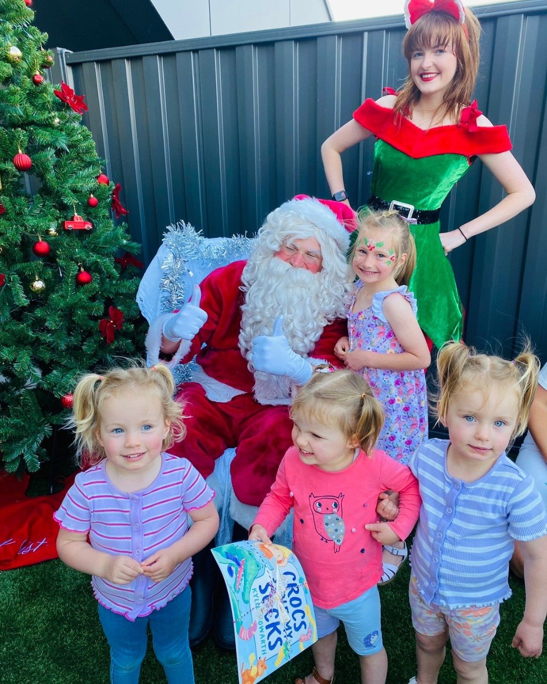 🎅🎄🎁 Our Ascot Vale Christmas party was full of laughter, fun, and festive magic!
The children had an amazing time enjoying pony rides, chasing bubbles, and lining up for face painting. The highlight of the day was definitely the visit from Santa, 