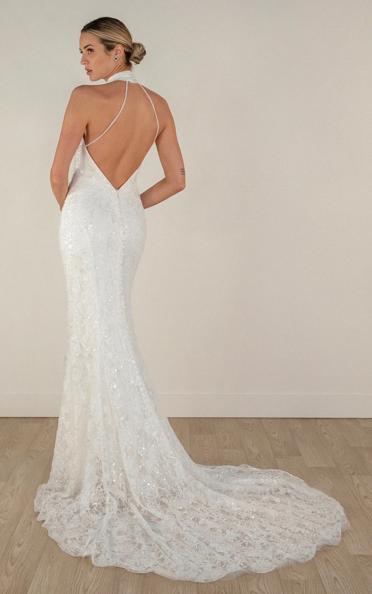 Sexy Halter Neck Column Wedding Dress in Embellished Floral Lace