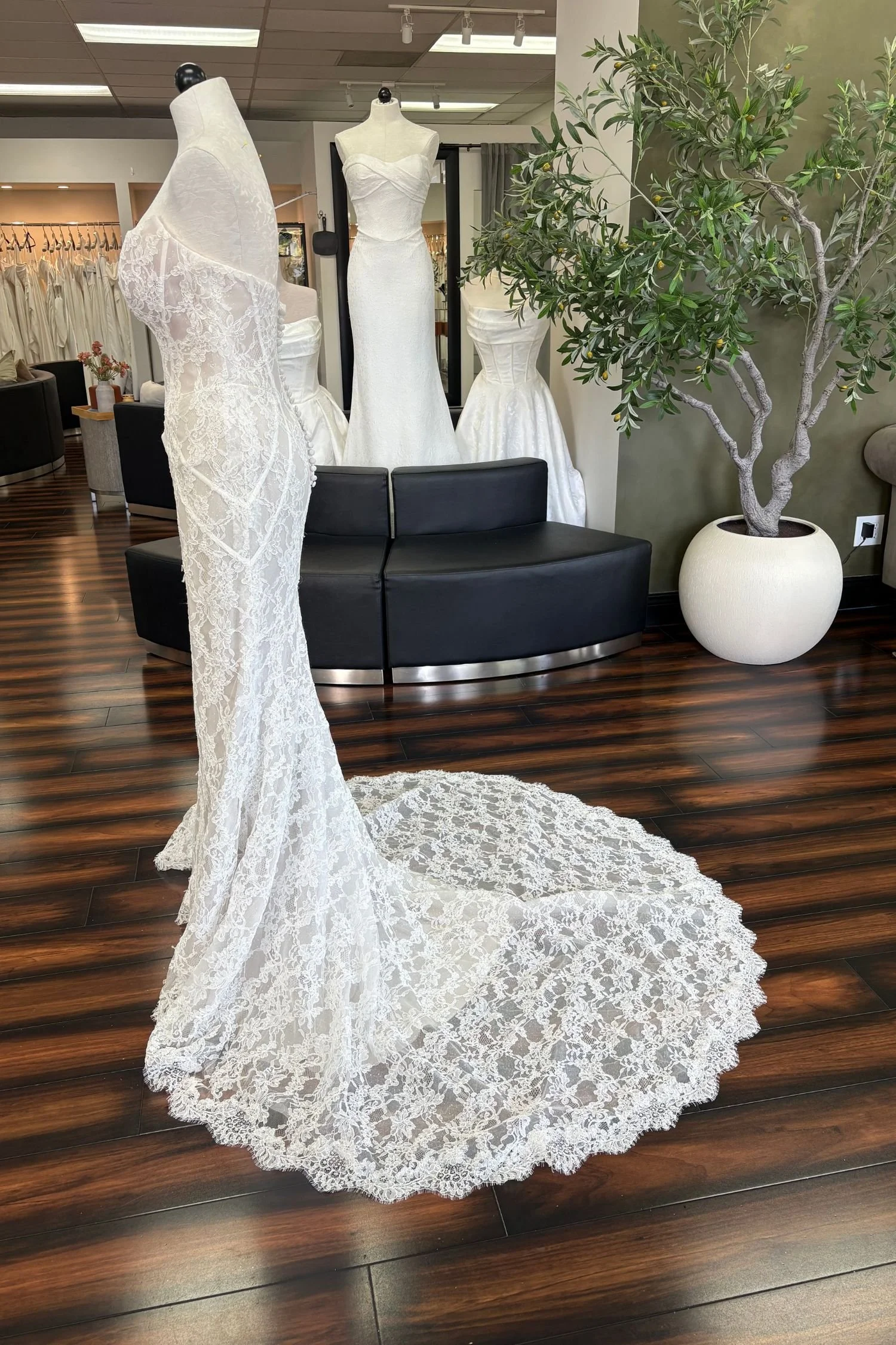 Full Lace Strapless Mermaid Wedding Dress