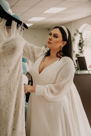 8 Plus-Size Wedding Dress Shopping Tips to Know