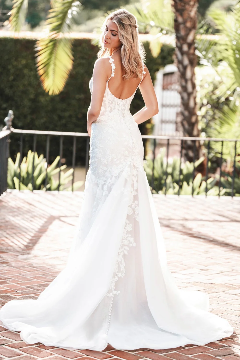 allure backless wedding dress Never Worn Allure Bridals Allure Bridals 9805 Wedding Dress