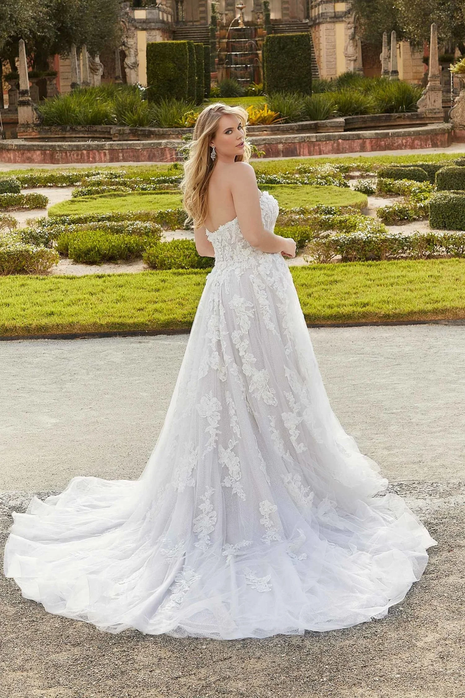 Lace A-line Plus Size Wedding Dress with Sweetheart Neckline