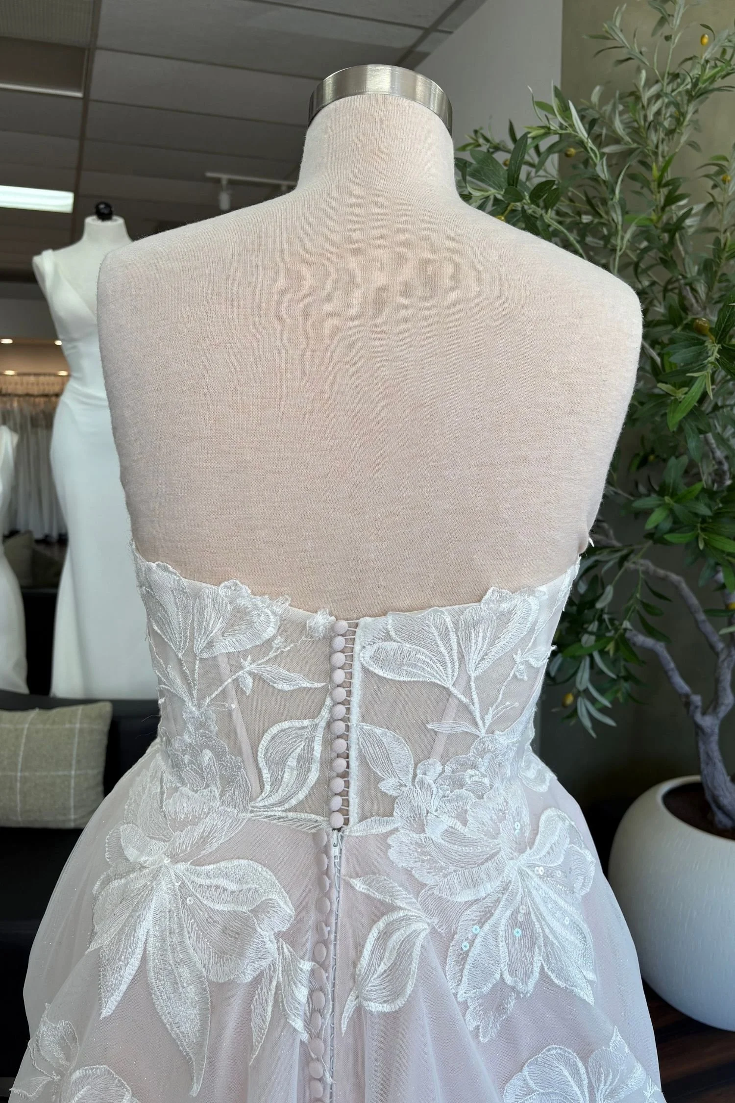 Plus Size Strapless A-line Wedding Dress with Lace Appliques