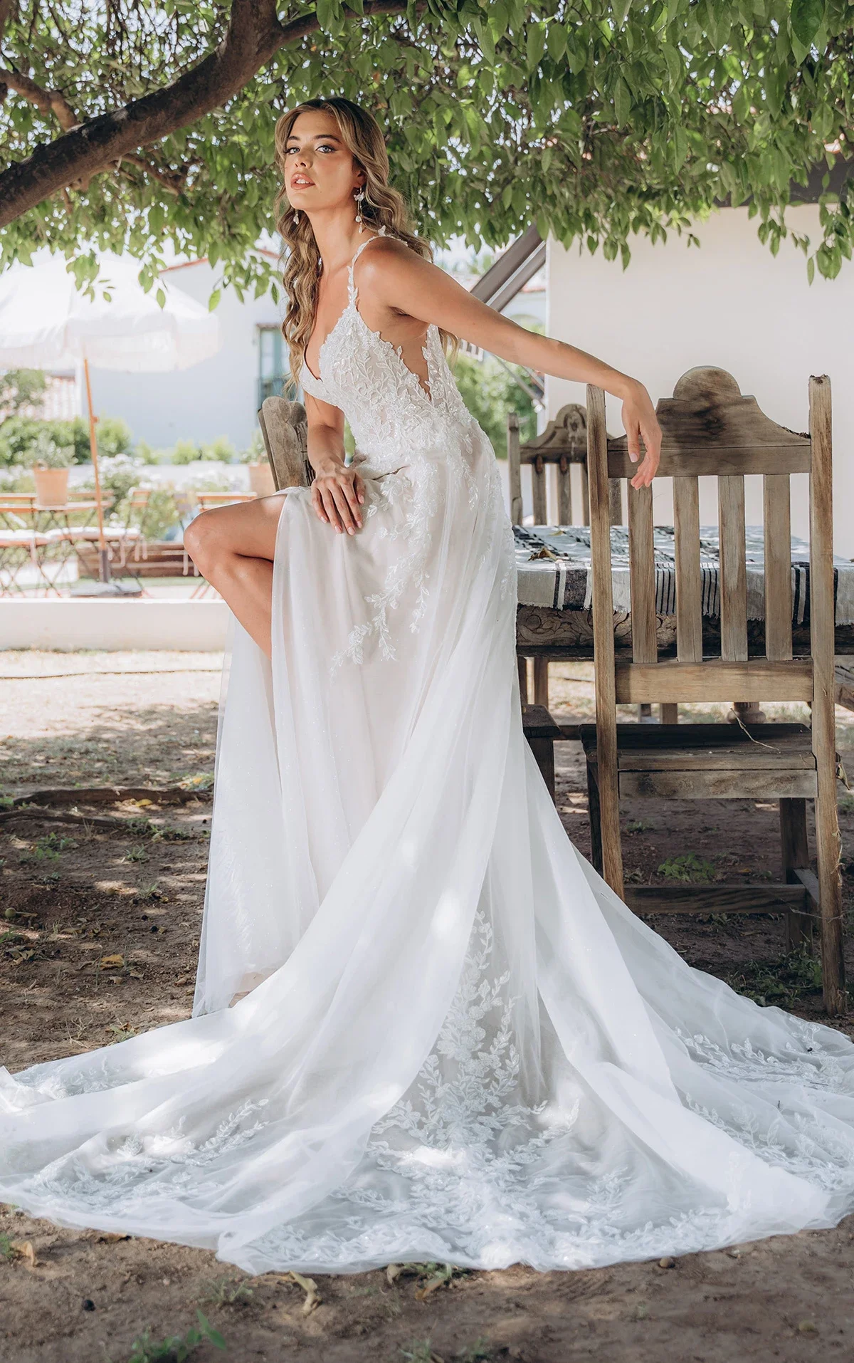 Romantic Sparkle Tulle and Lace A-Line Wedding Dress with V-Neckline