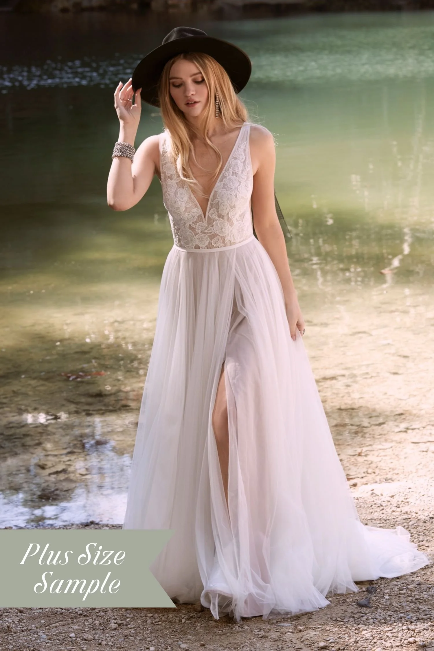 Tulle A-line Plus Size Wedding Dress with Skirt Slit
