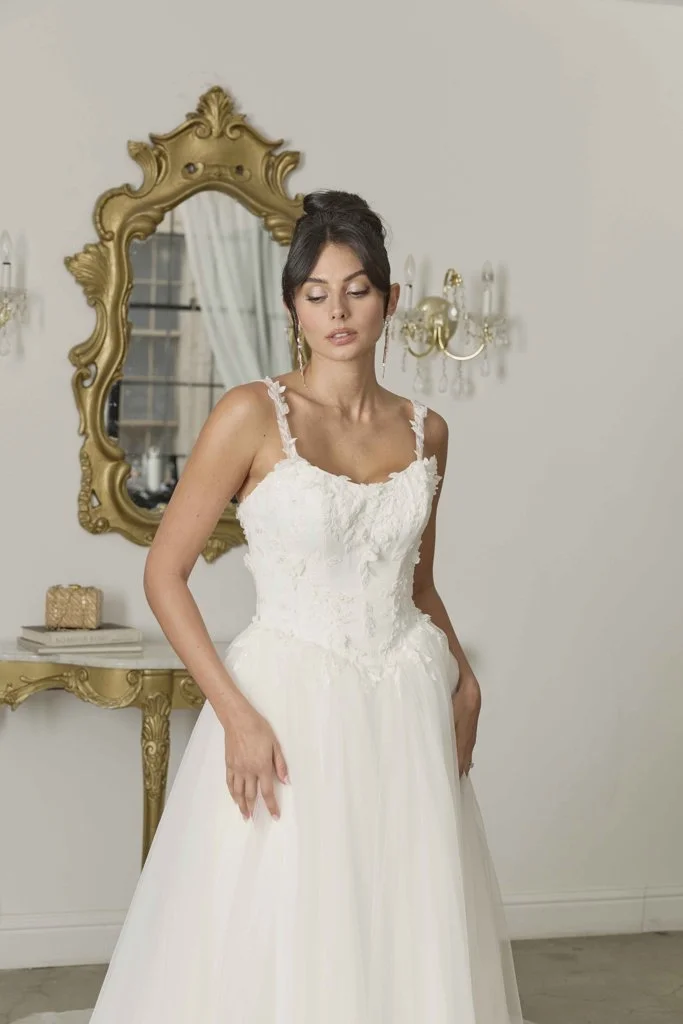 Plus Size Basque Waist Princess Wedding Dress with 3D Flowers