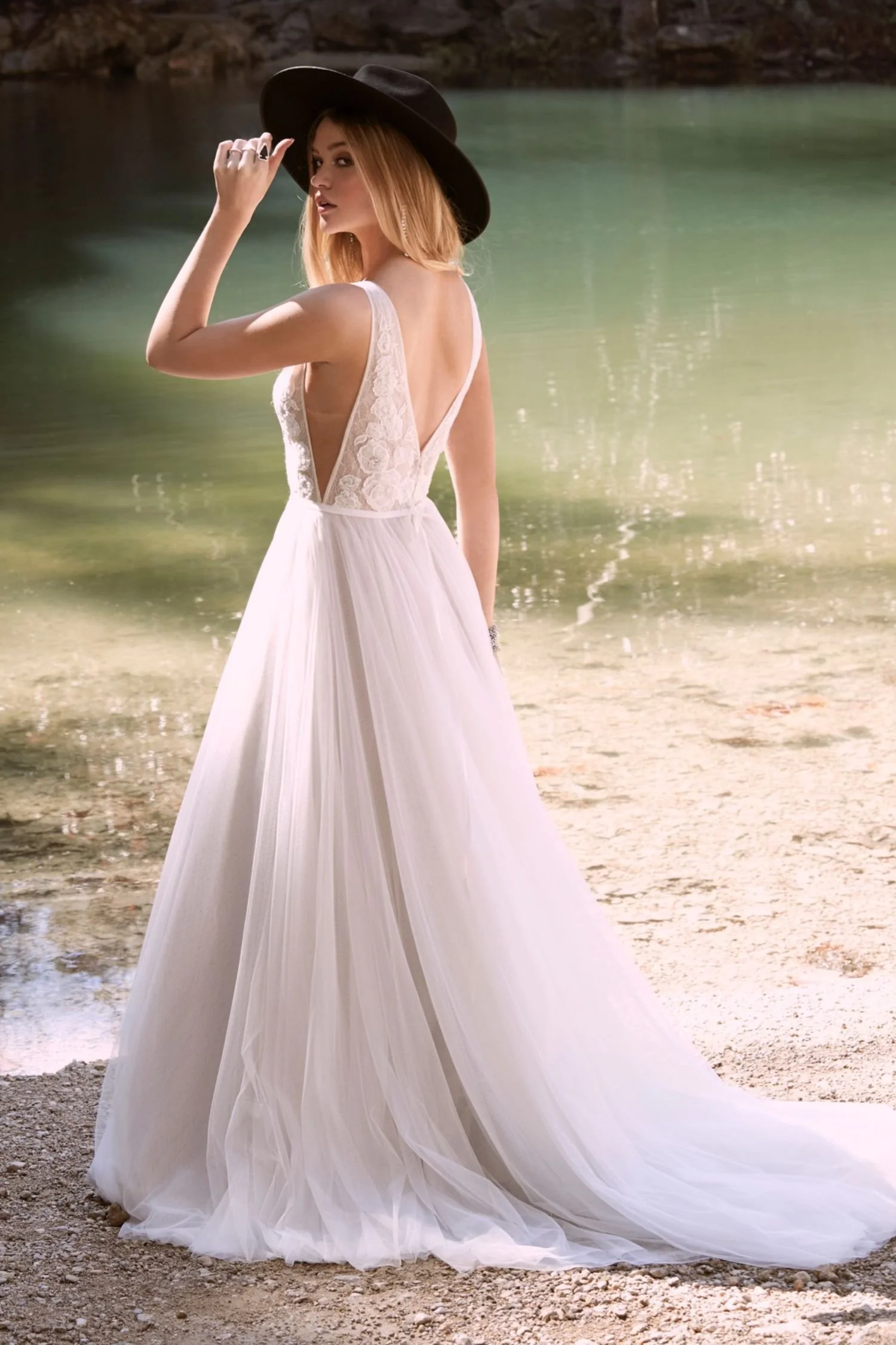 Tulle A-line Plus Size Wedding Dress with Skirt Slit