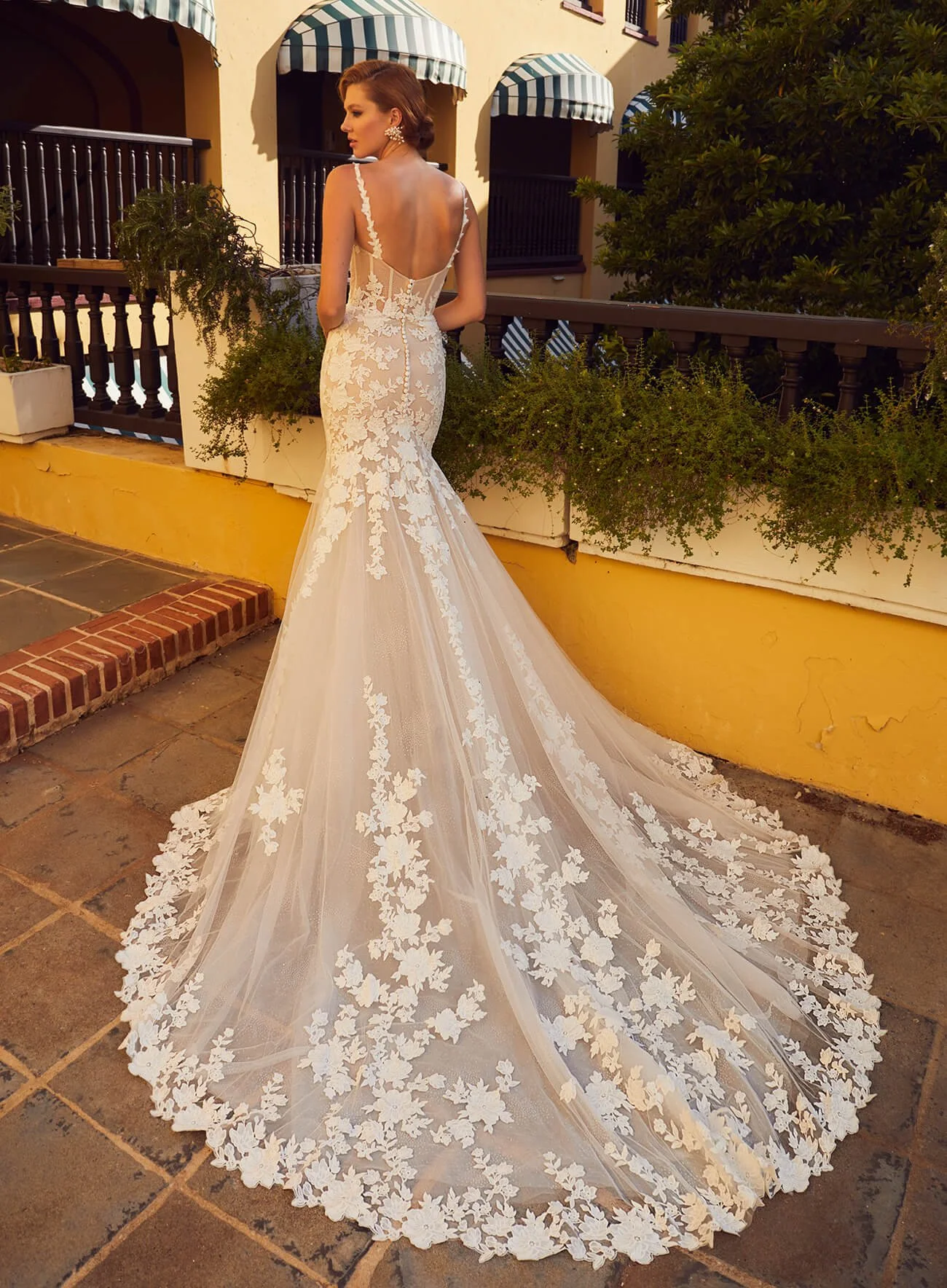 L'amour Lizzo LA23120 lace wedding gown