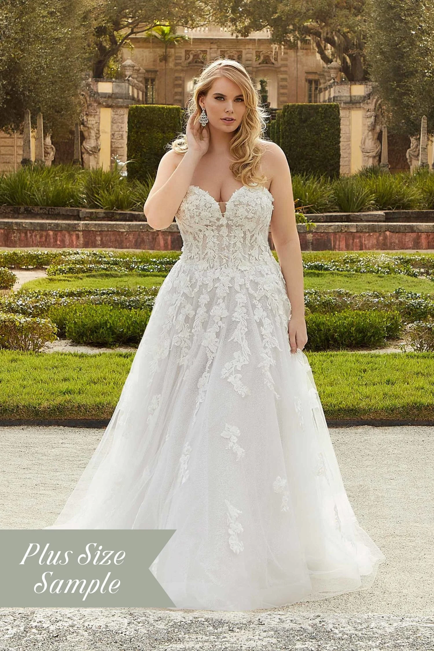 Lace A-line Plus Size Wedding Dress with Sweetheart Neckline