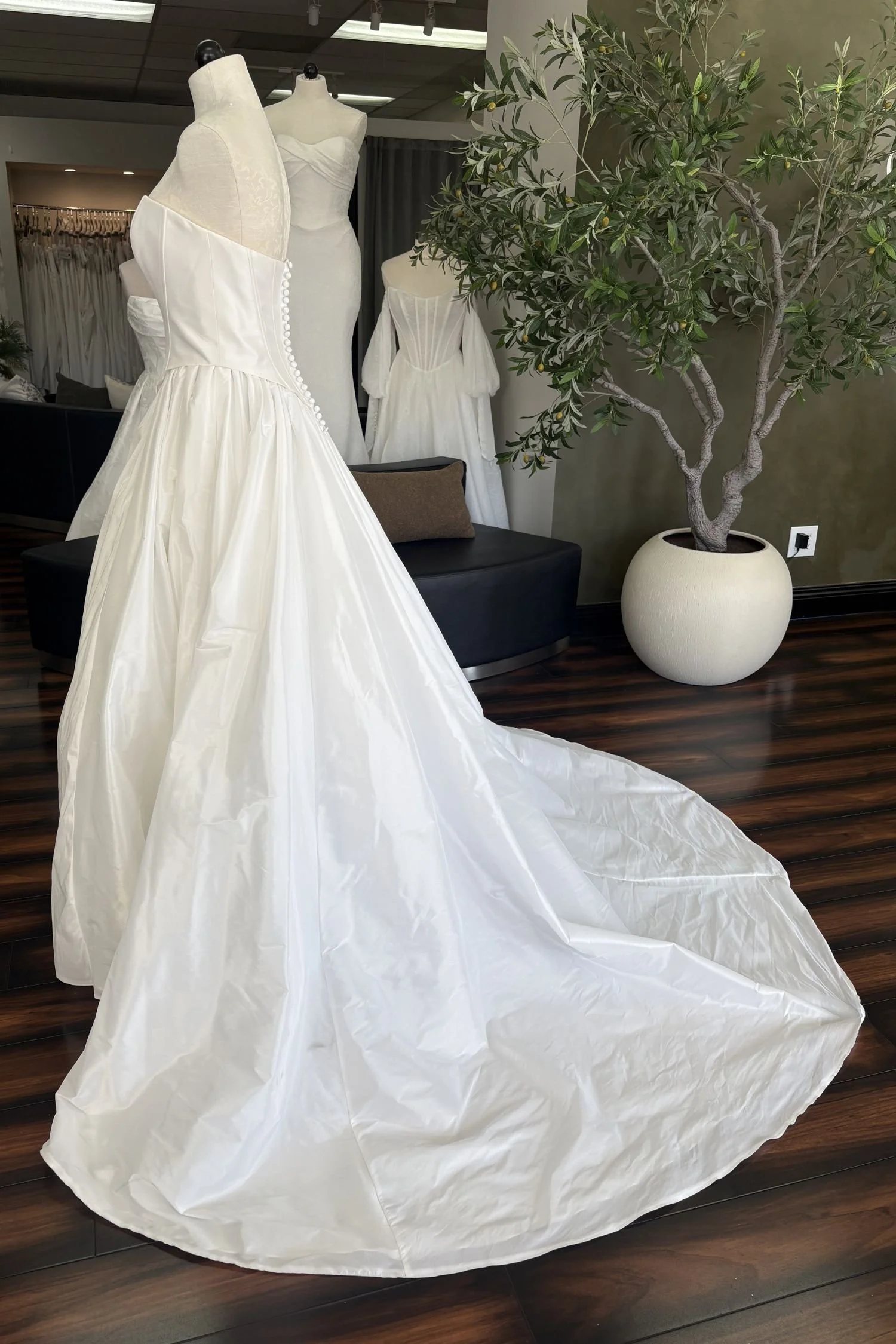 Simple Taffeta Ballgown Wedding Dress with Basque Waist