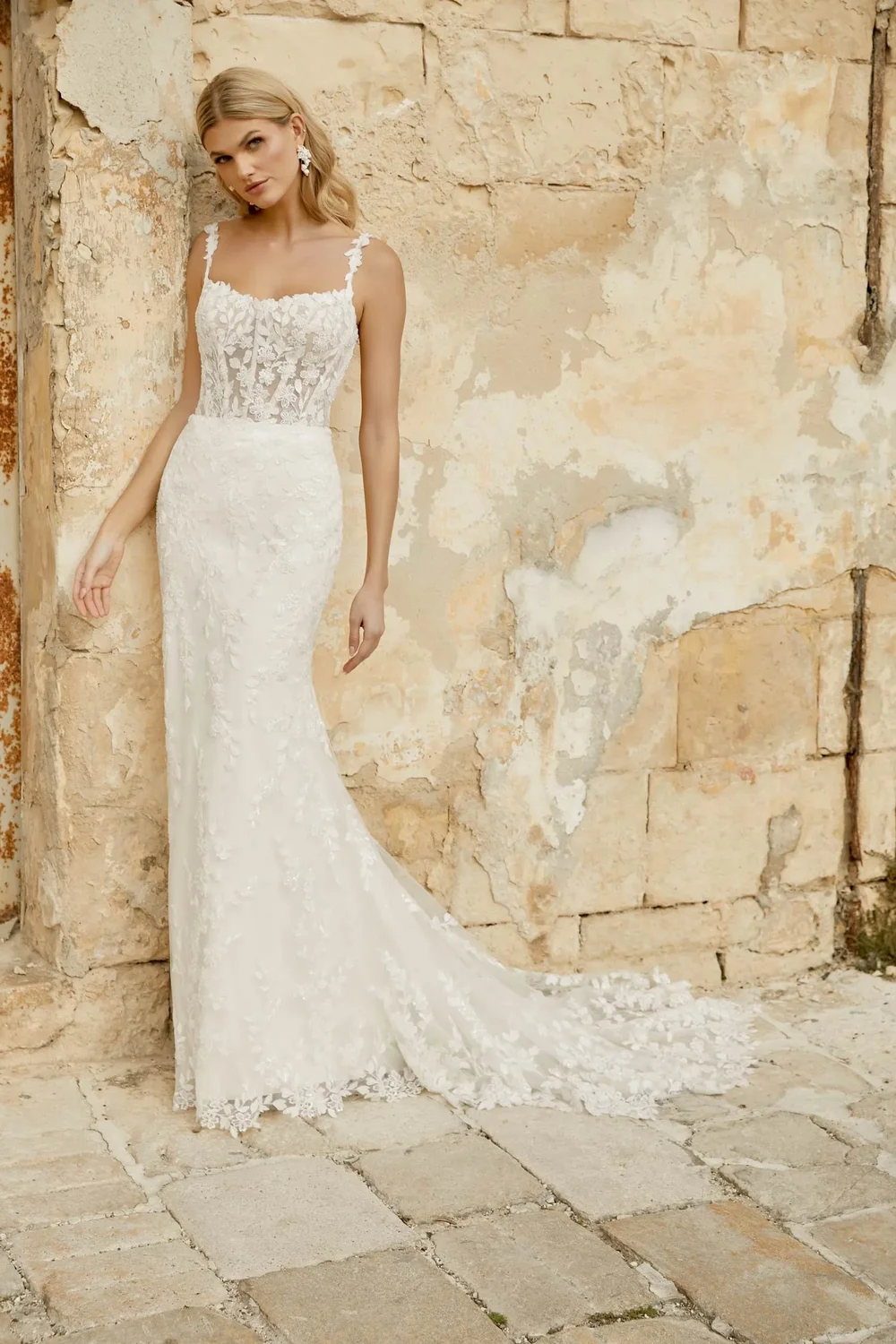 knee length dresses for ladies Spaghetti Strap Sweetheart Neckline Fit and Flare Light Ivory Lace Embroider Wedding Dress main image 1