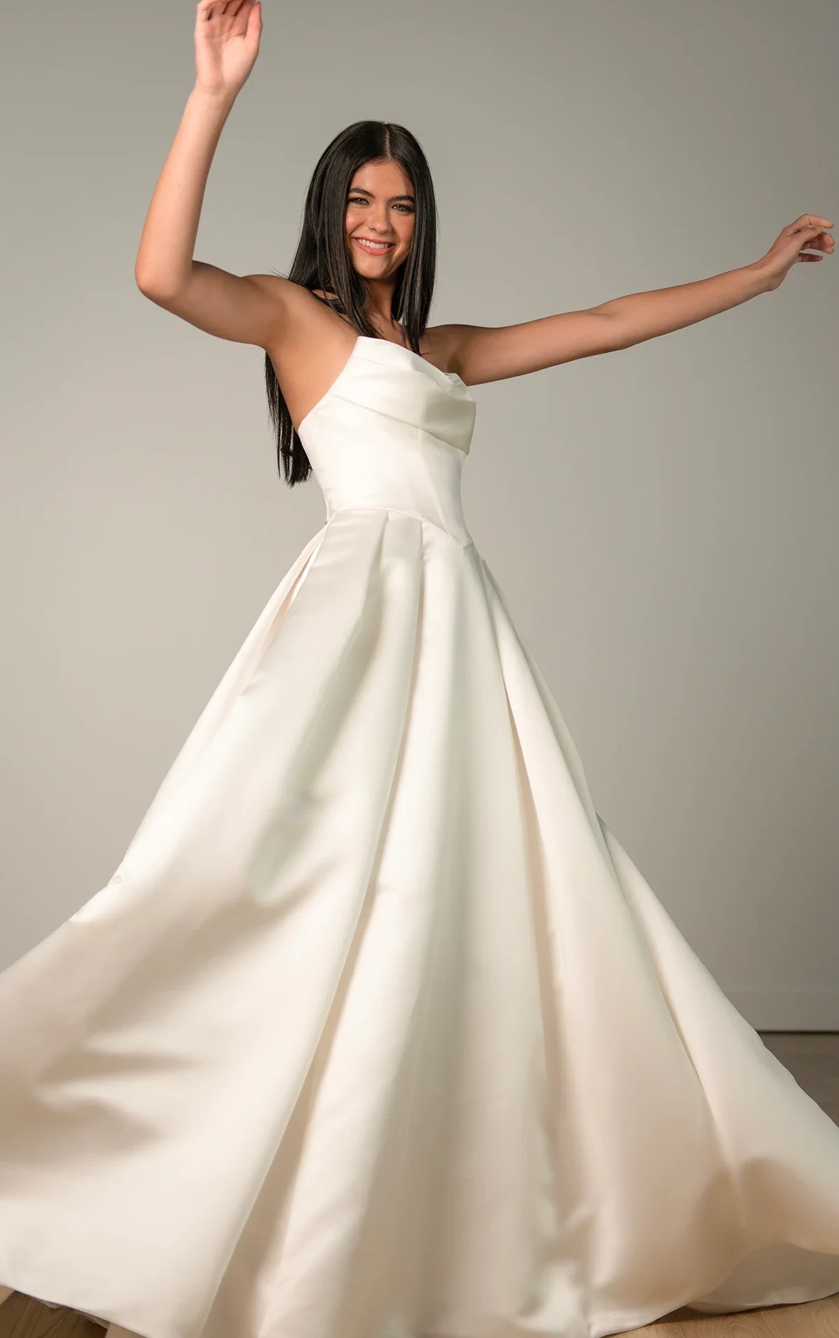 Elegant Strapless Satin Ballgown Wedding Dress