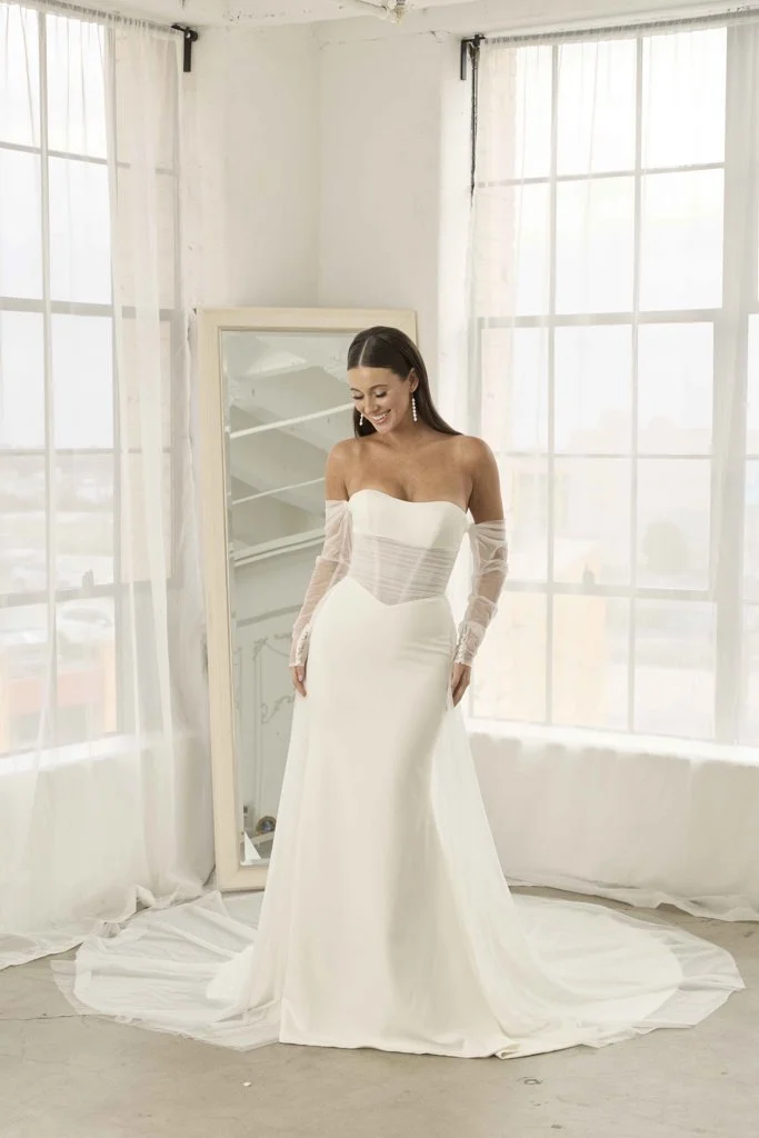 Minimalist Wedding Dress with Detachable Sleeves and Train