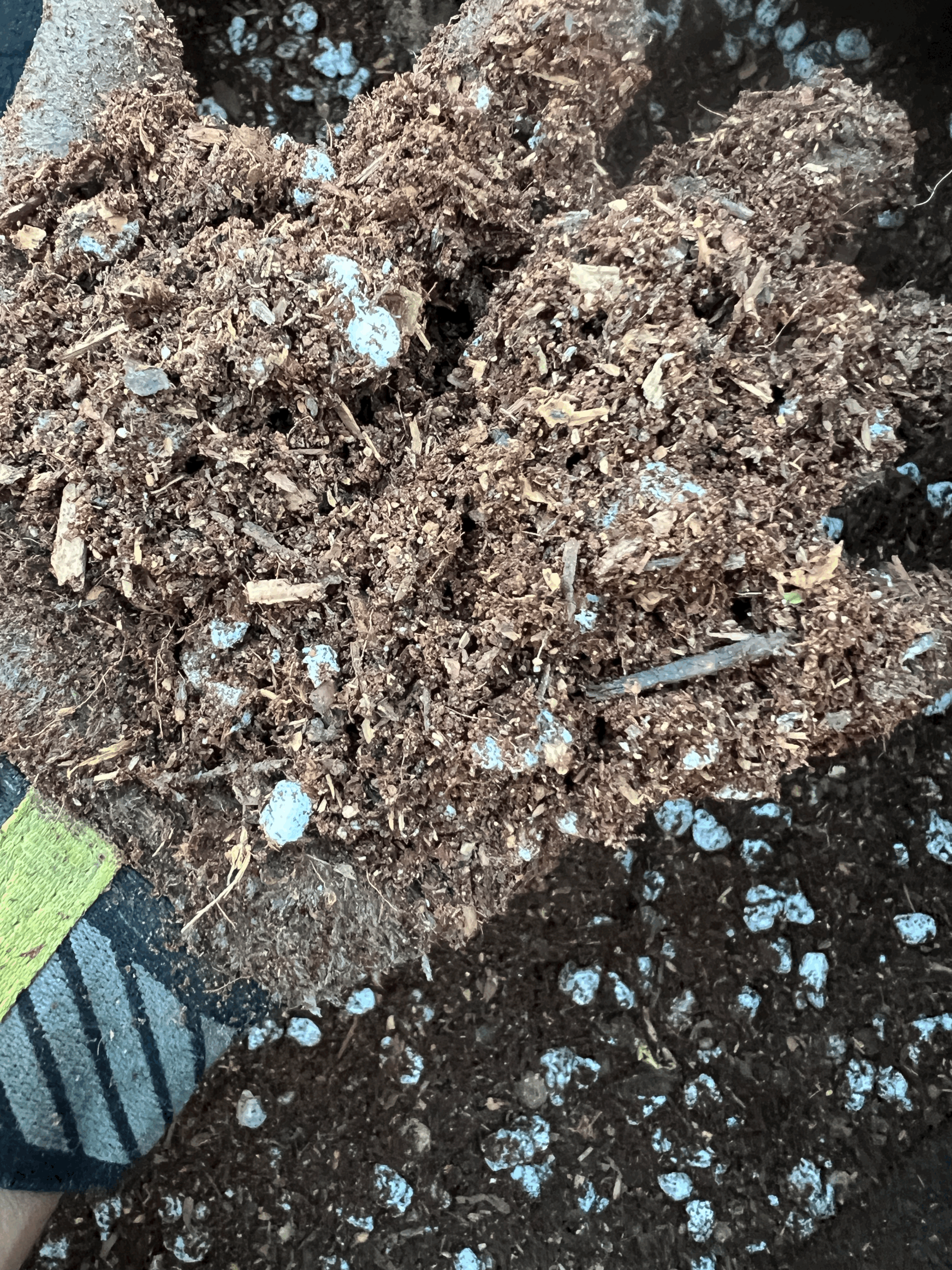 How to Make Organic Potting Soil for Cannabis 